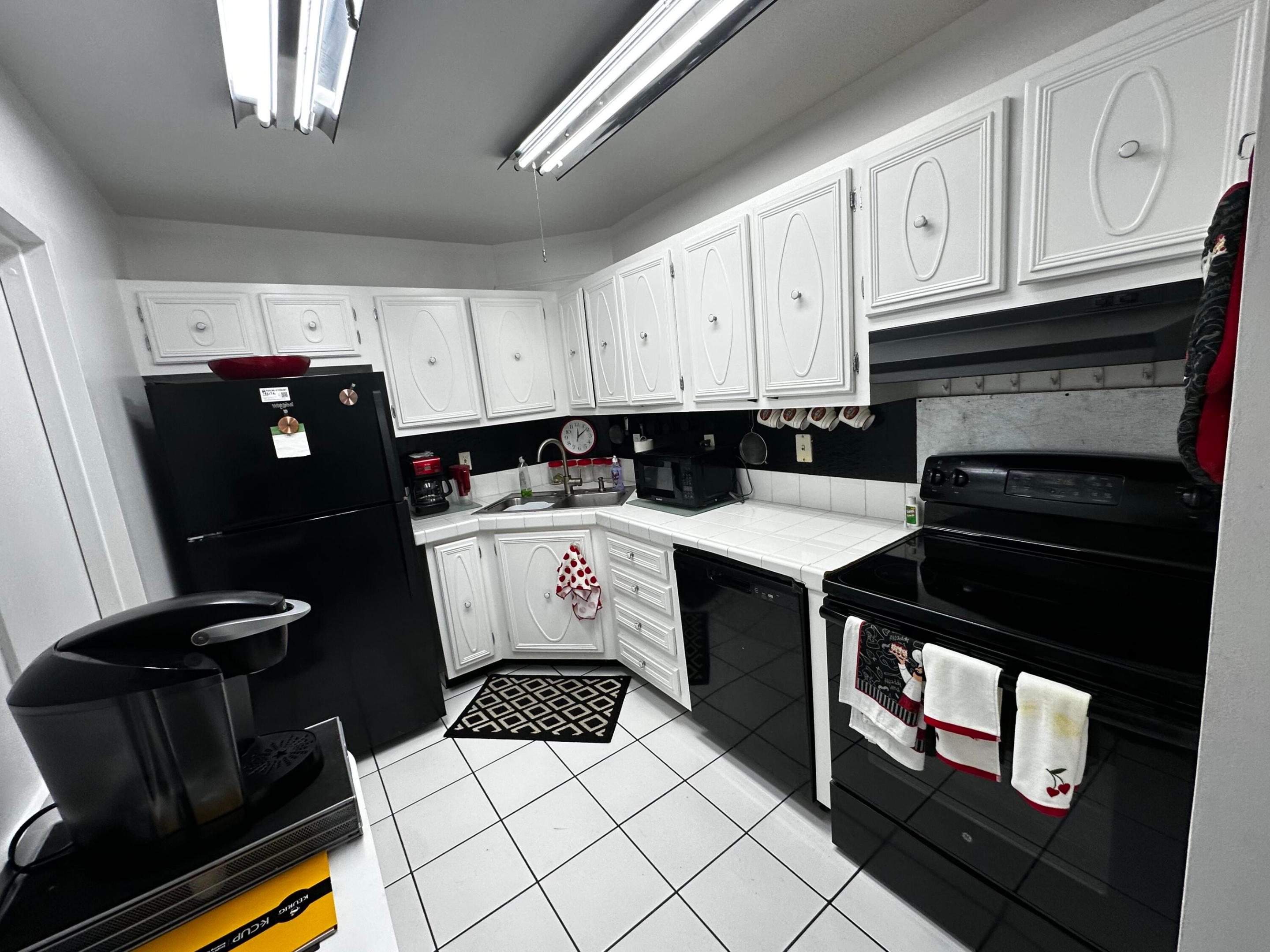 OAKLAND SHORES CONDOMINIUM 1 - Residential