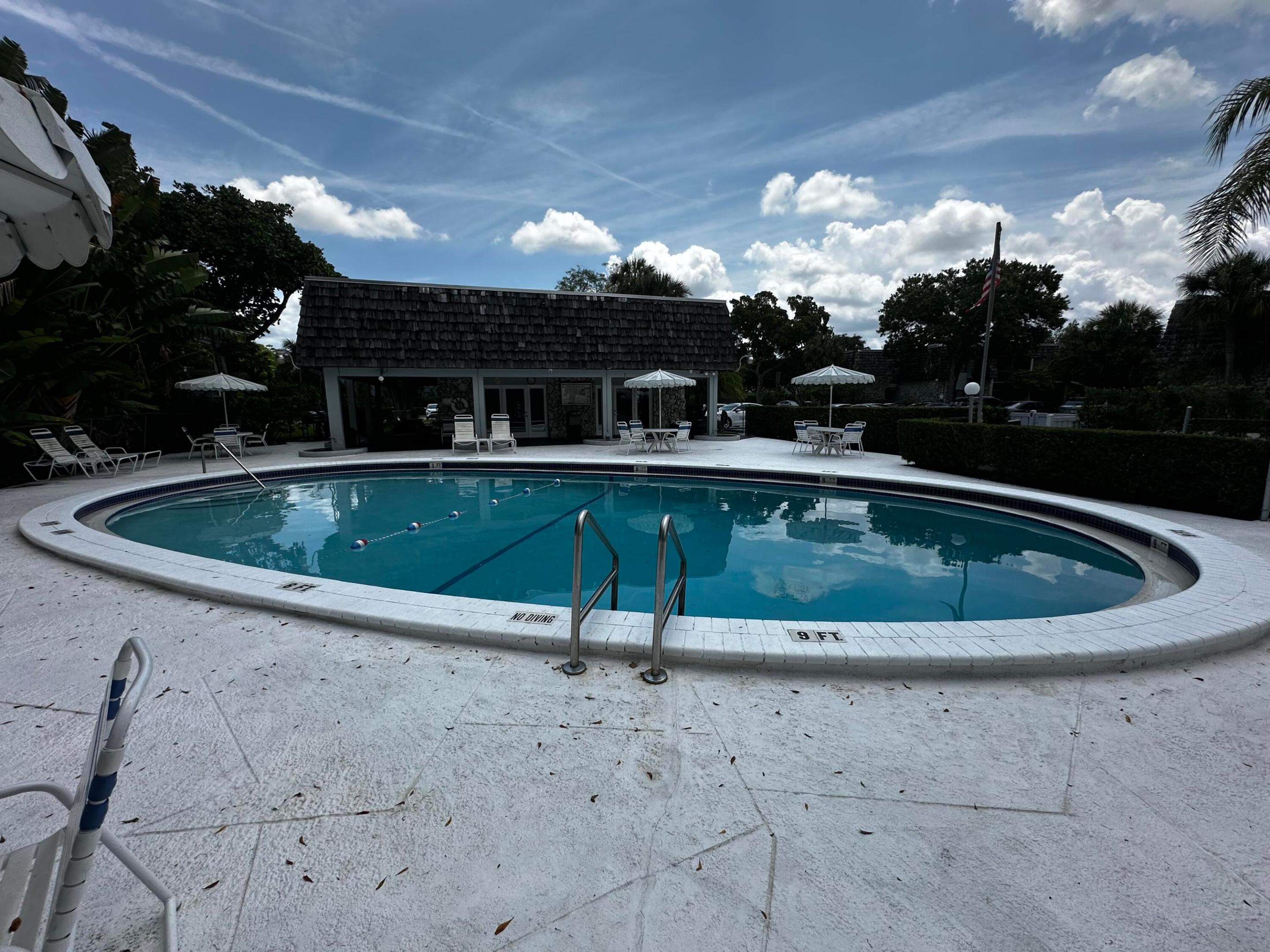 OAKLAND SHORES CONDOMINIUM 1 - Residential