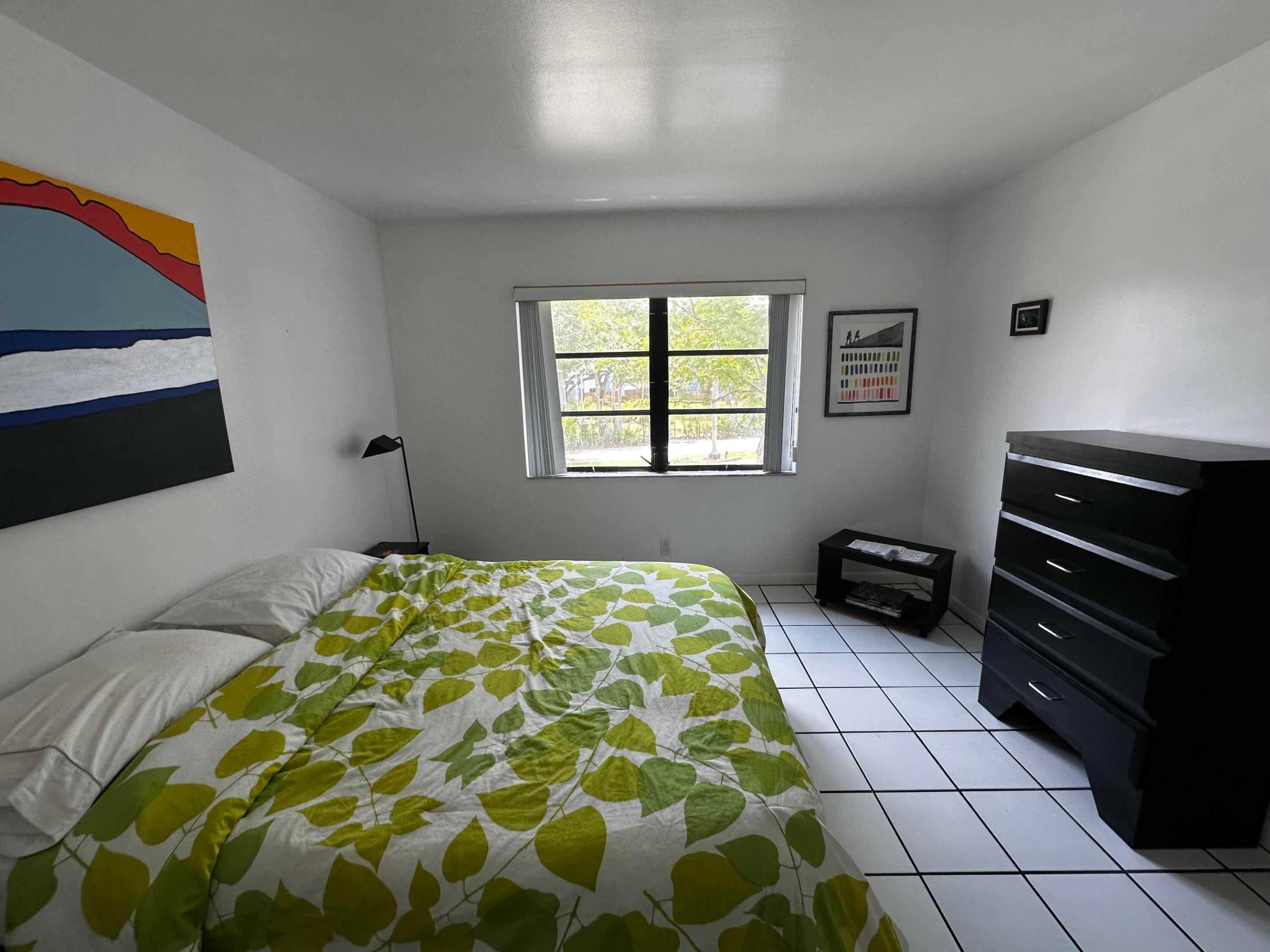 OAKLAND SHORES CONDOMINIUM 1 - Residential