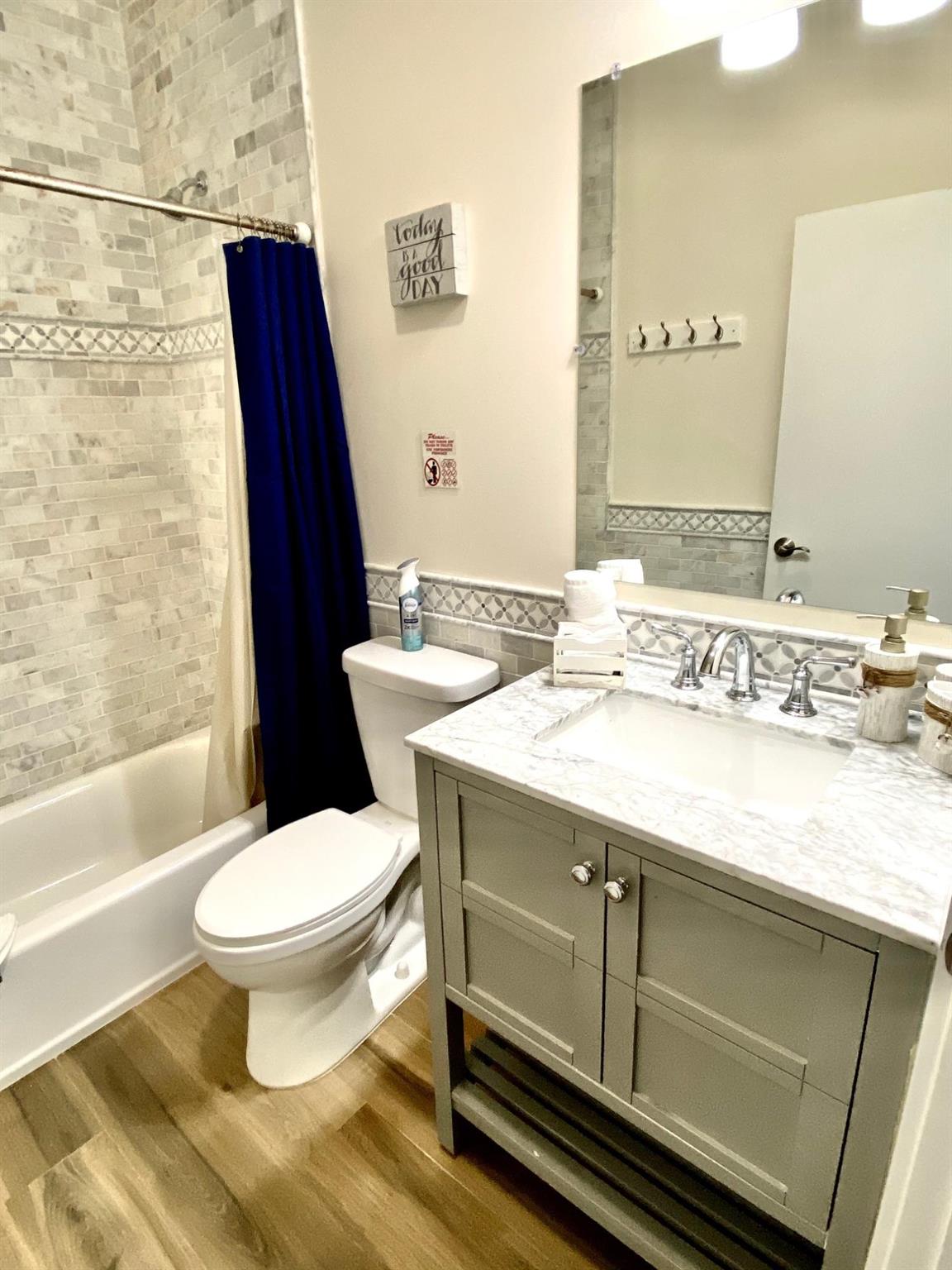 FLAMINGO PARK - Residential Lease