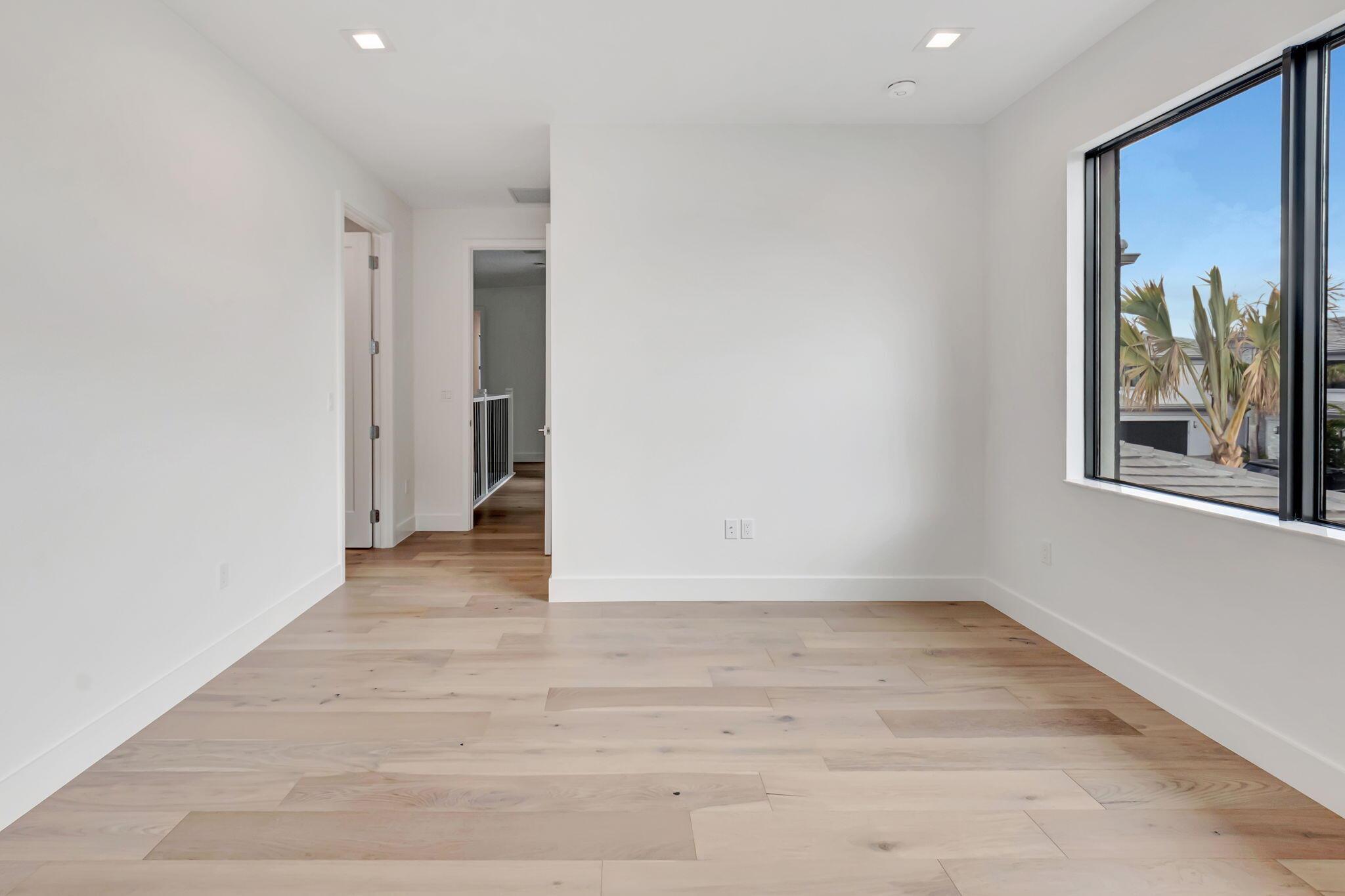 LOTUS EDGE - Residential