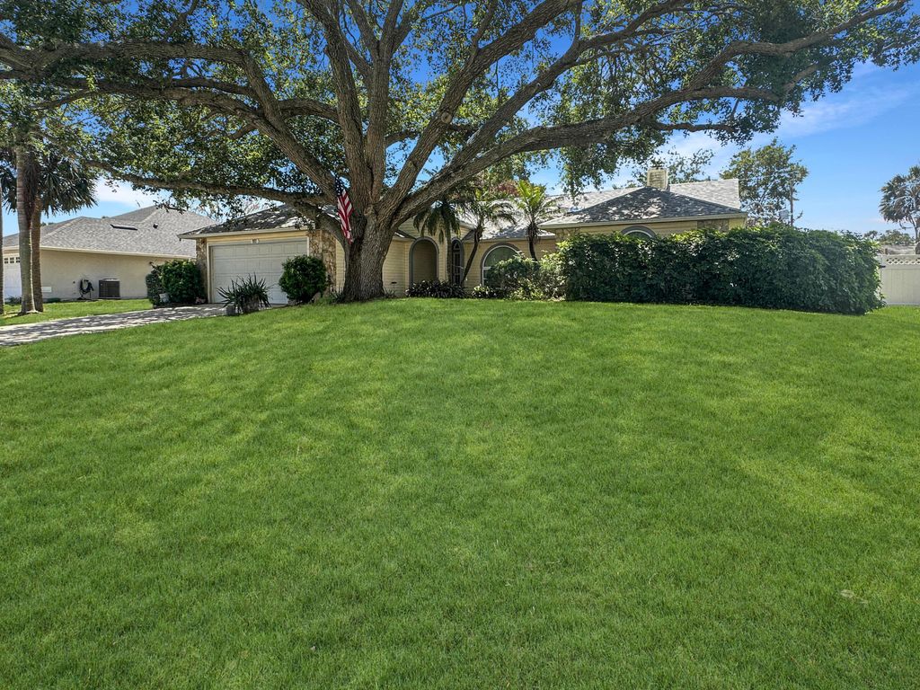 Photo of 117 Hinchman Avenue, Sebastian, FL 32958 (MLS # B26017870)