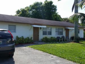 Location, Location!Updated, Super clean corner unit. Renovated kitchen and bath. Tile through out entire unit. Freshly painted. Large covered patio with a huge side yard. Completely fenced. Unit has its own washer & dryer. Shows very nice.Ceiling fans in bedrooms and lawn care is included. Pets are welcome, $250 non refundable deposit.Close to shopping, restaurants, schools & I95.