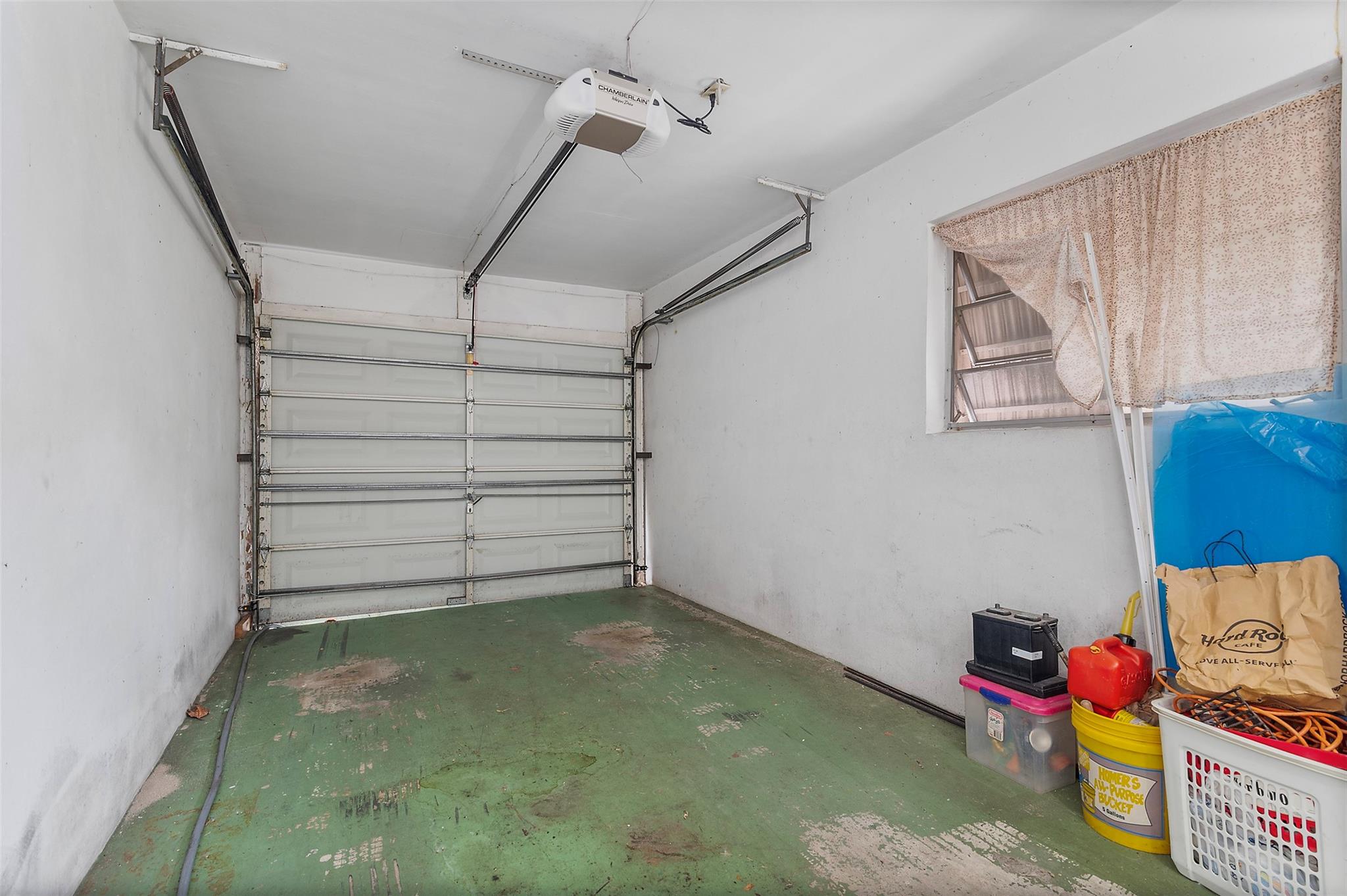 2748 NW 35th Ter