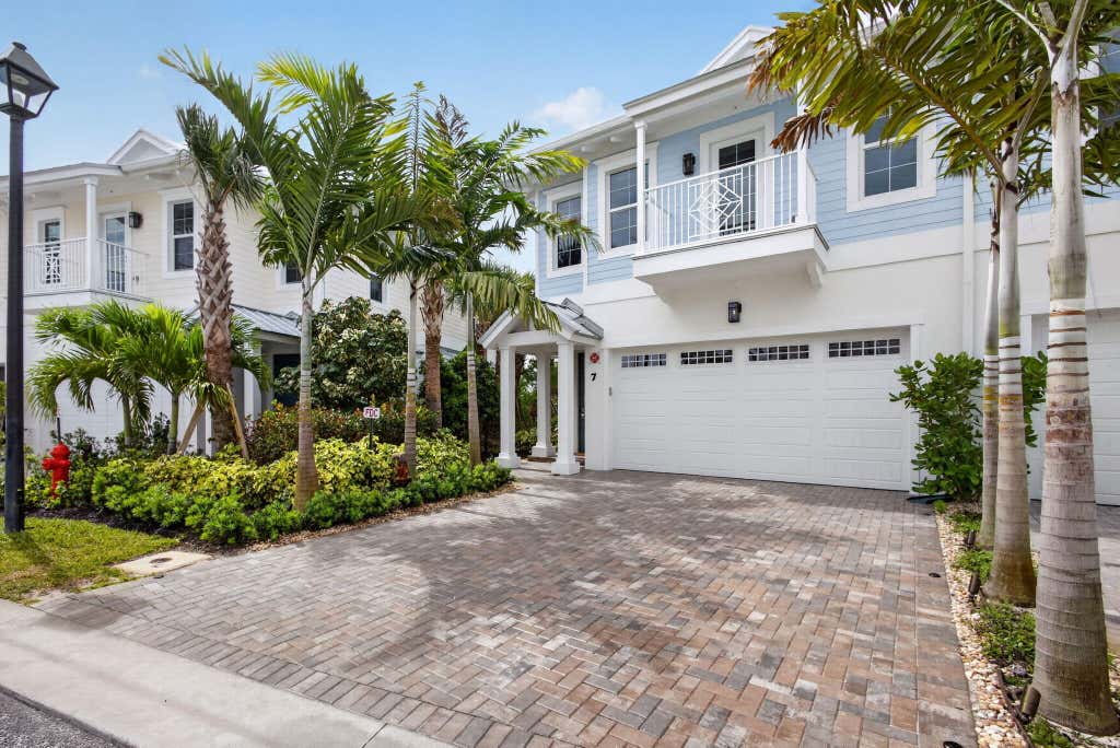 Photo of 130 Water Pointe Place #7, Jupiter, FL 33477 (MLS # B26046976)