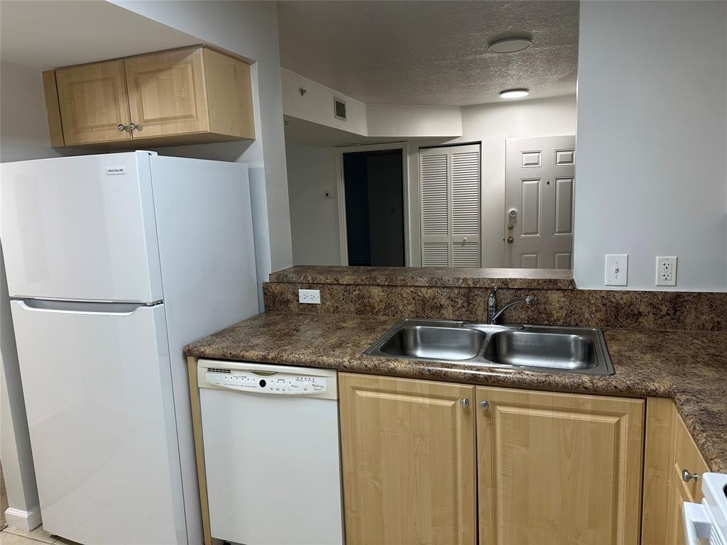 Sheridan Beach Club Condo - Residential Lease