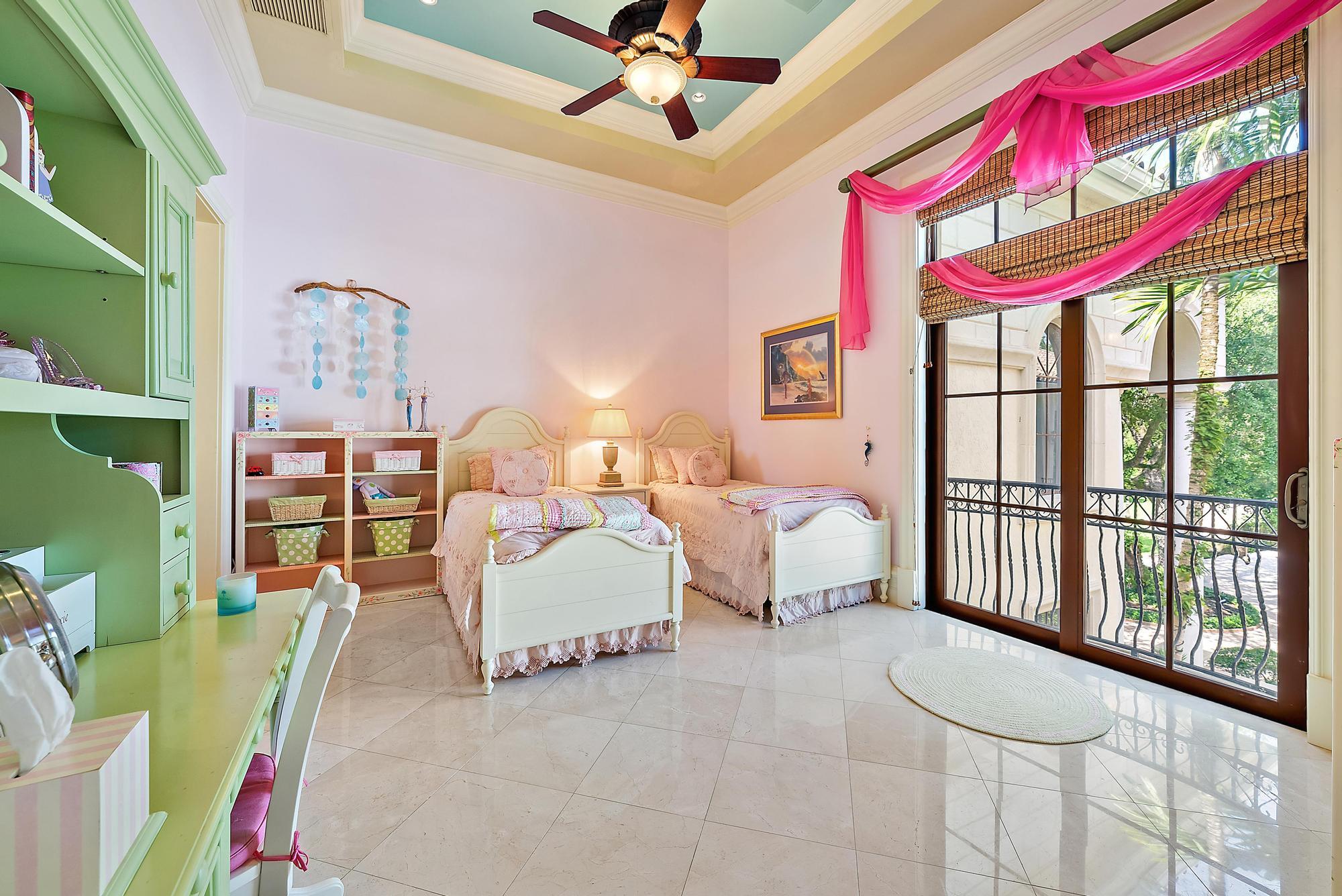 SEVEN OAKS - Residential