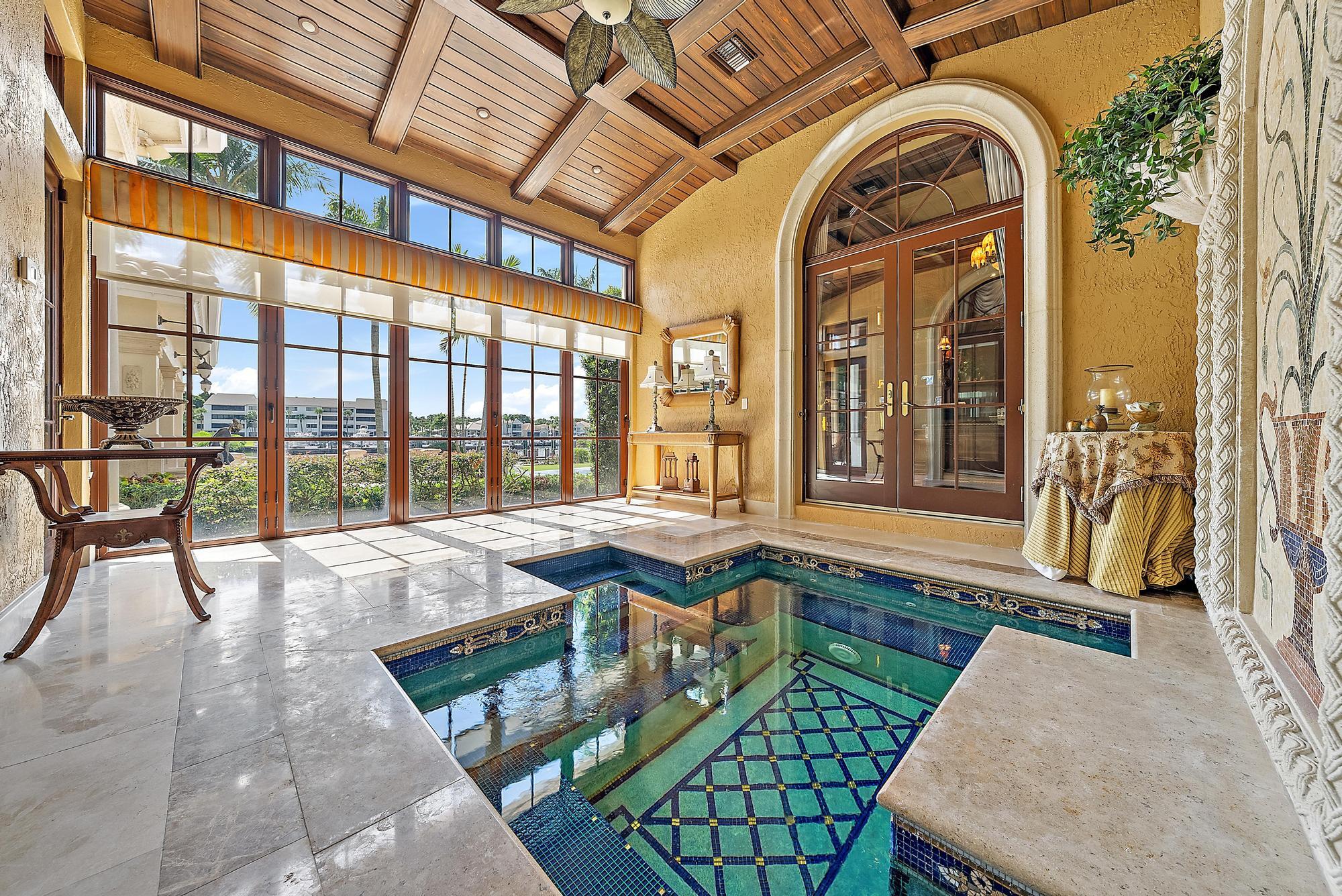 SEVEN OAKS - Residential