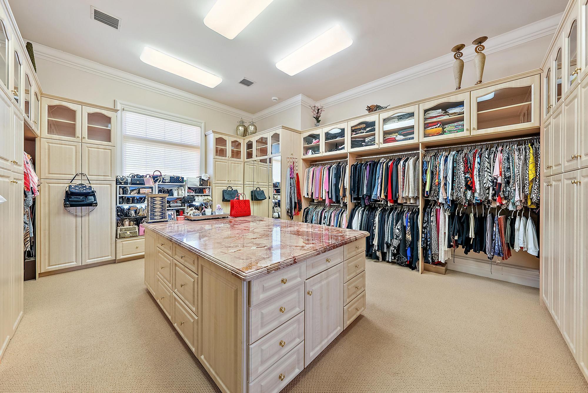 SEVEN OAKS - Residential