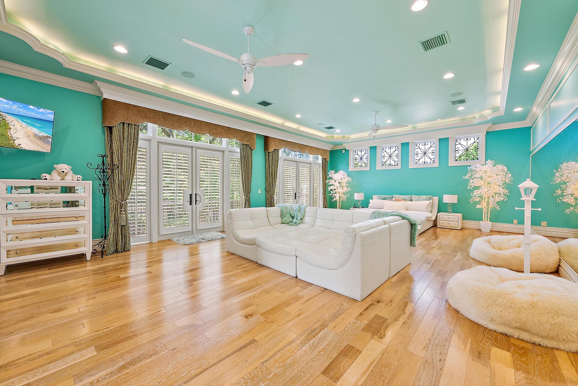 SEVEN OAKS - Residential