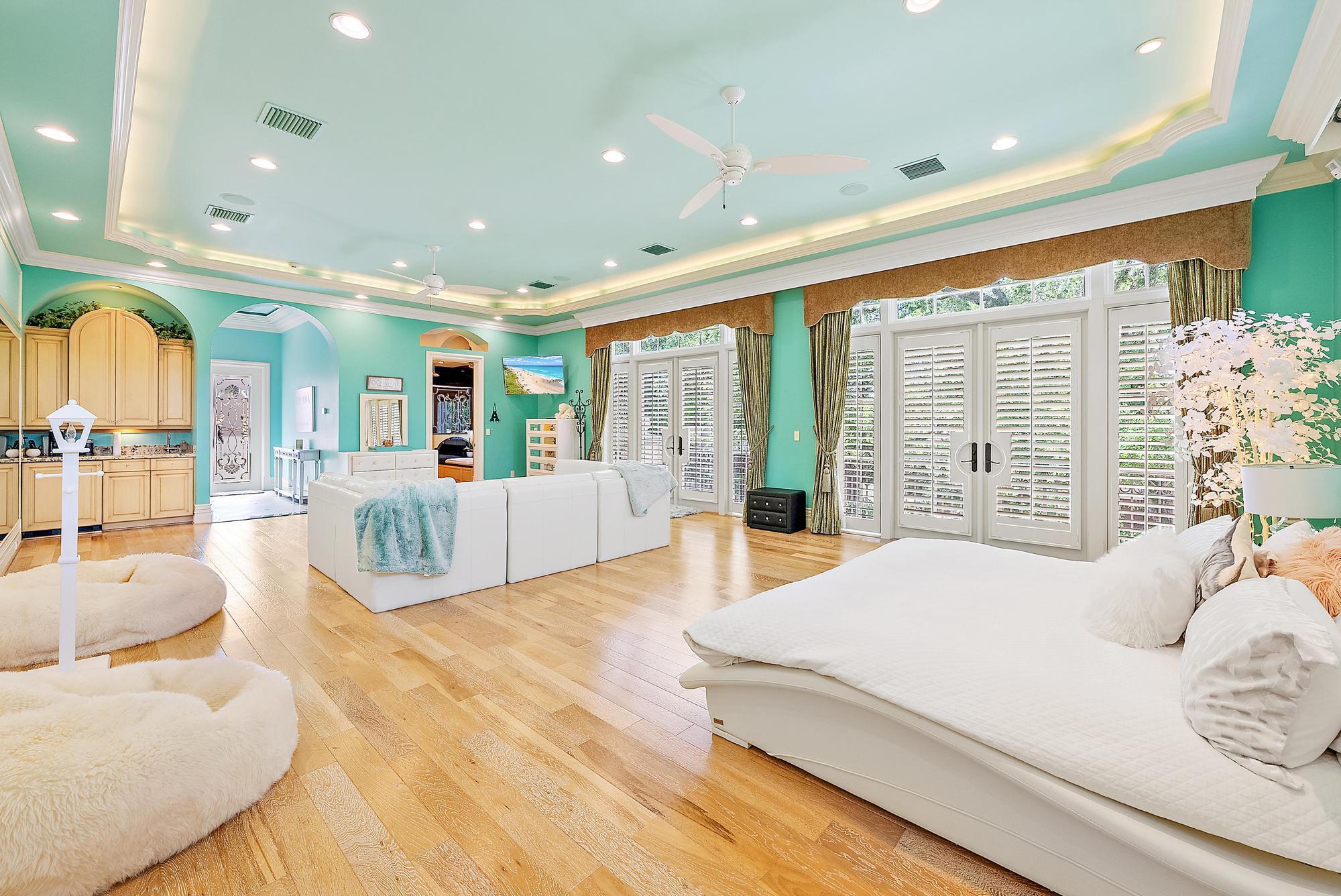 SEVEN OAKS - Residential