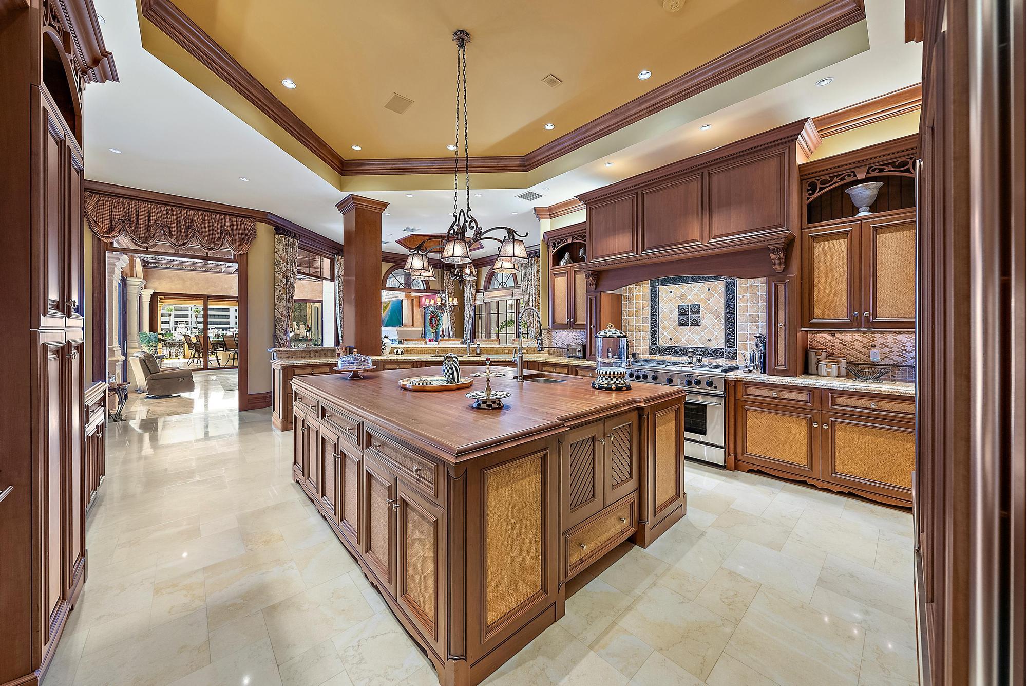 SEVEN OAKS - Residential