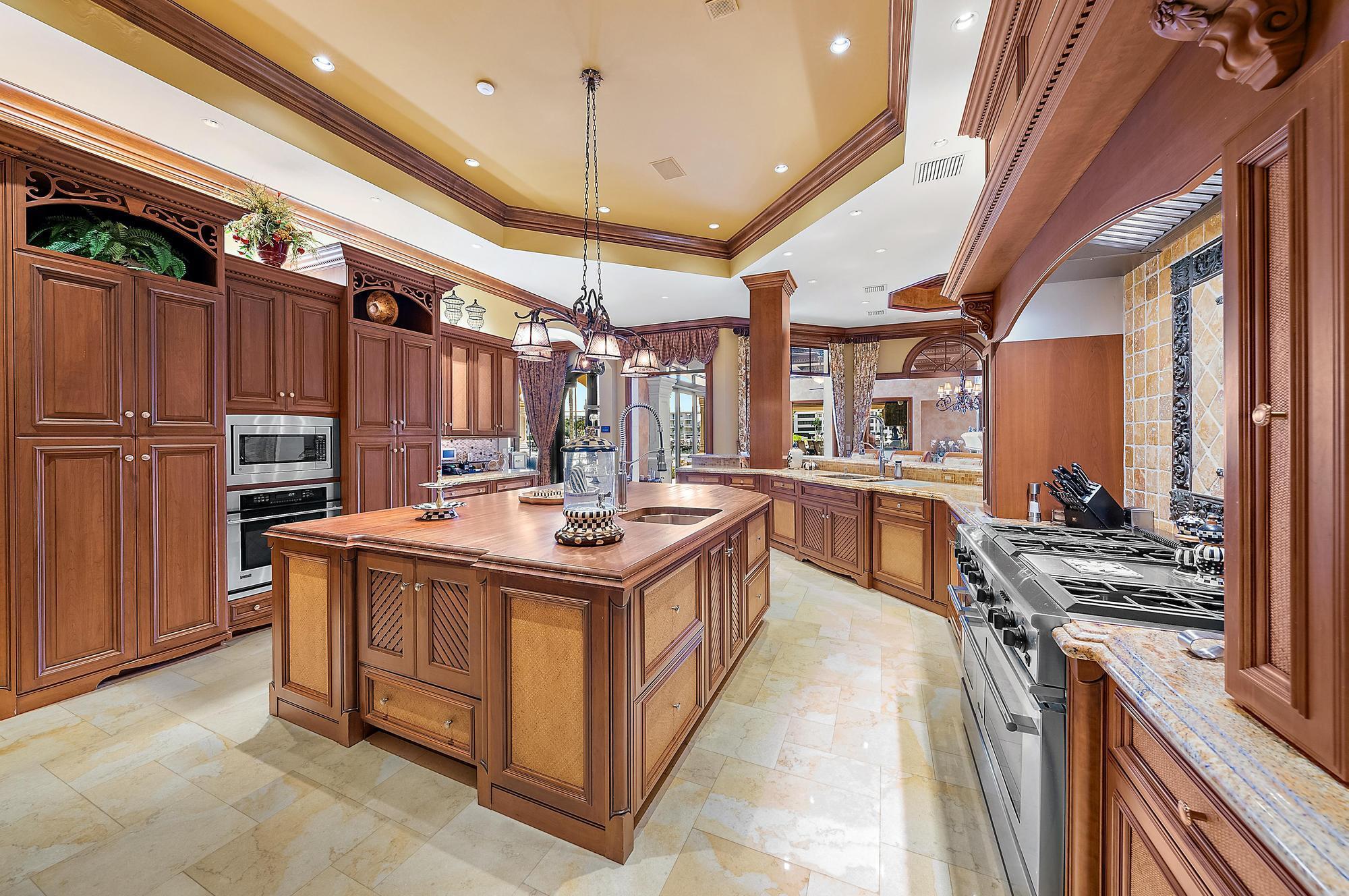 SEVEN OAKS - Residential