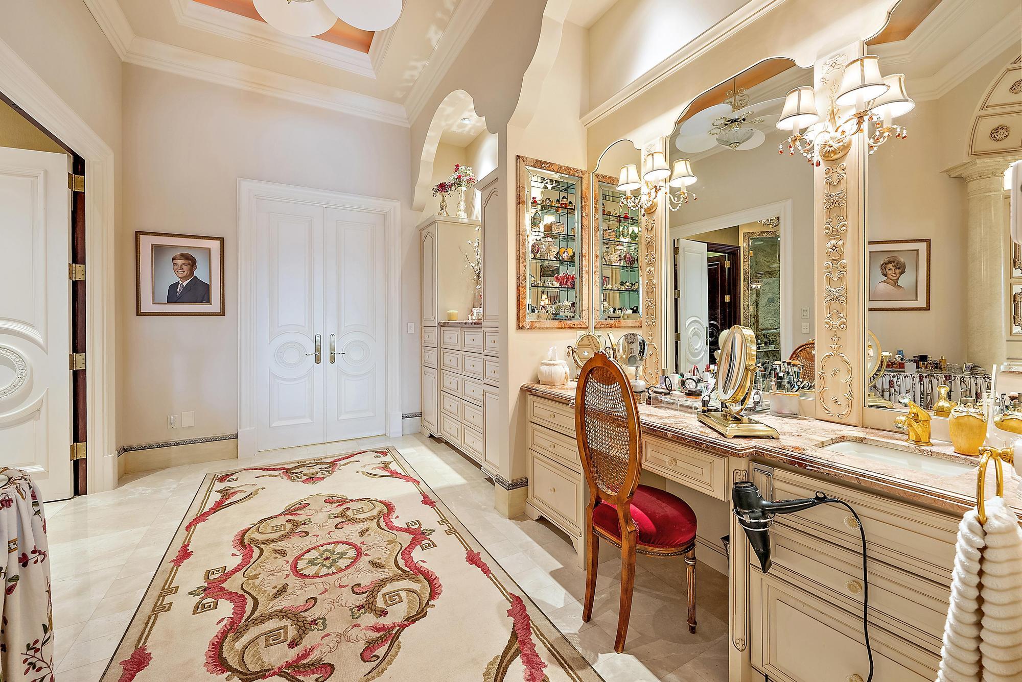 SEVEN OAKS - Residential