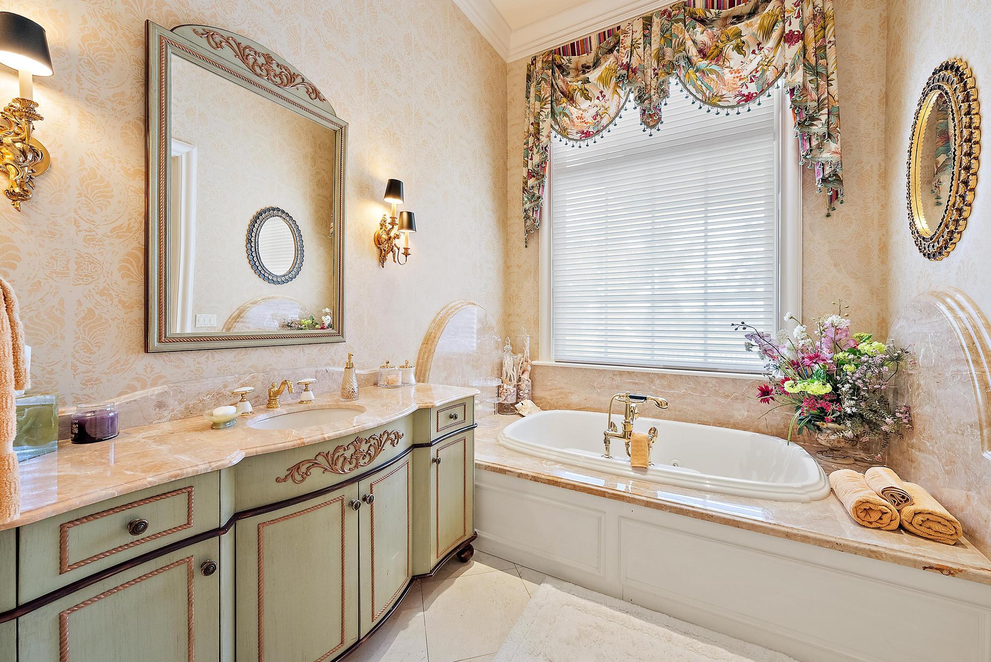 SEVEN OAKS - Residential