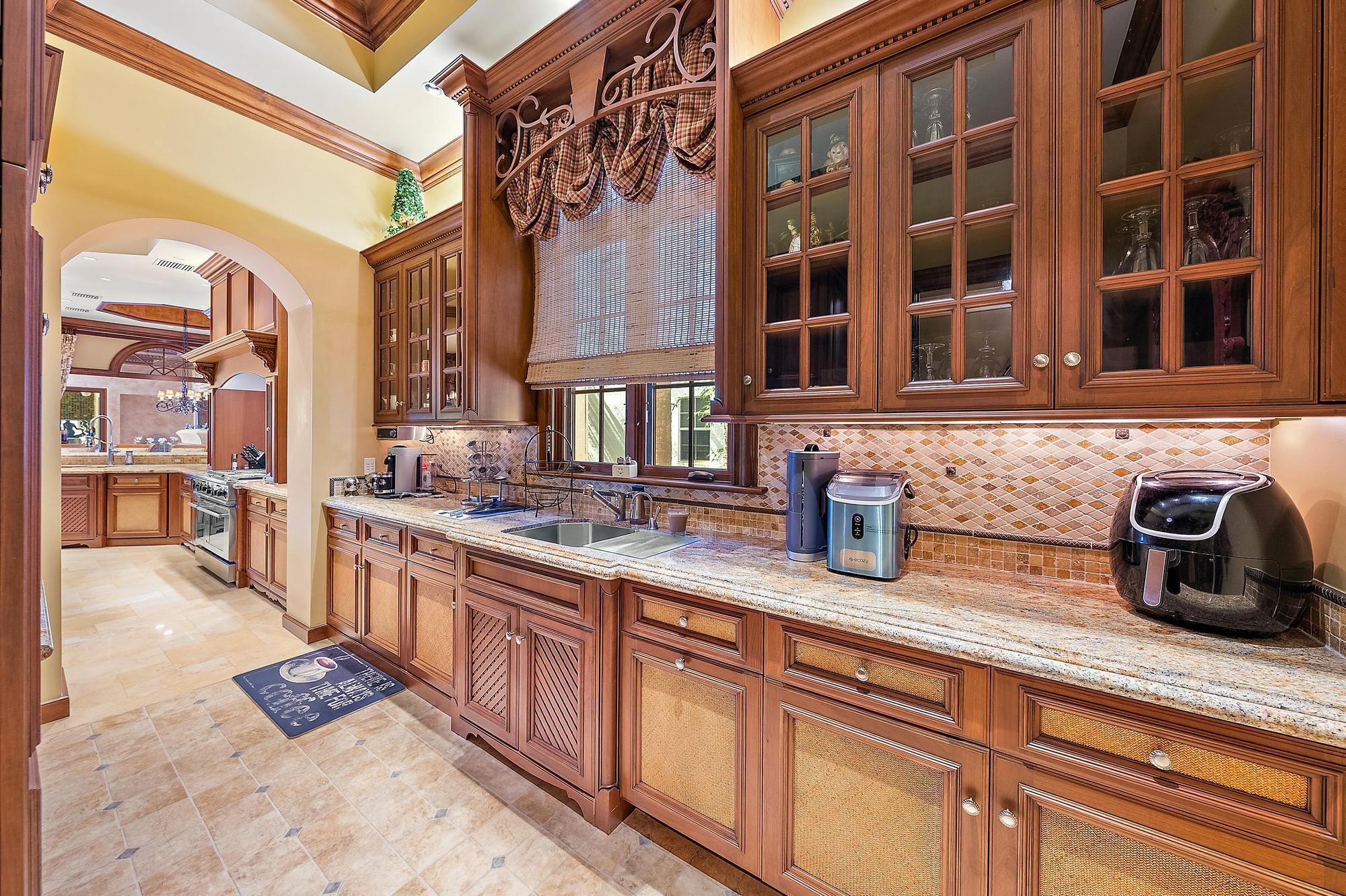 SEVEN OAKS - Residential