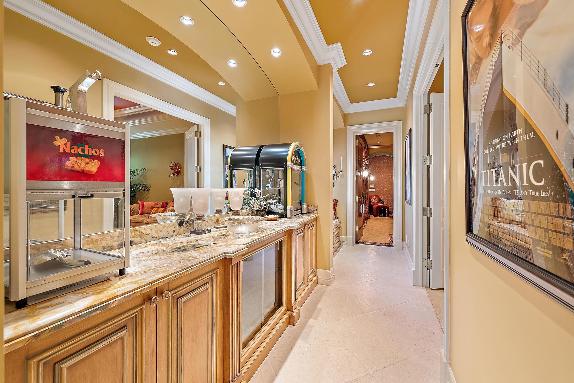 SEVEN OAKS - Residential