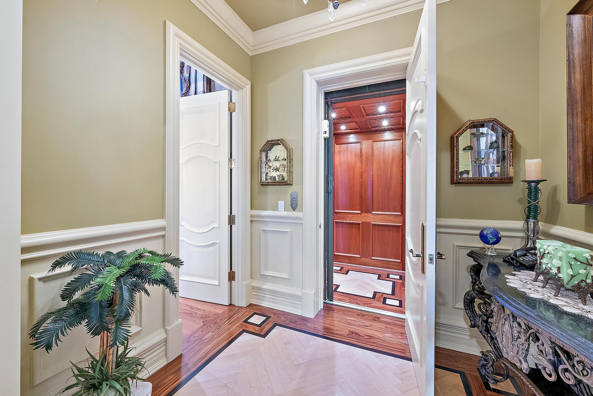 SEVEN OAKS - Residential