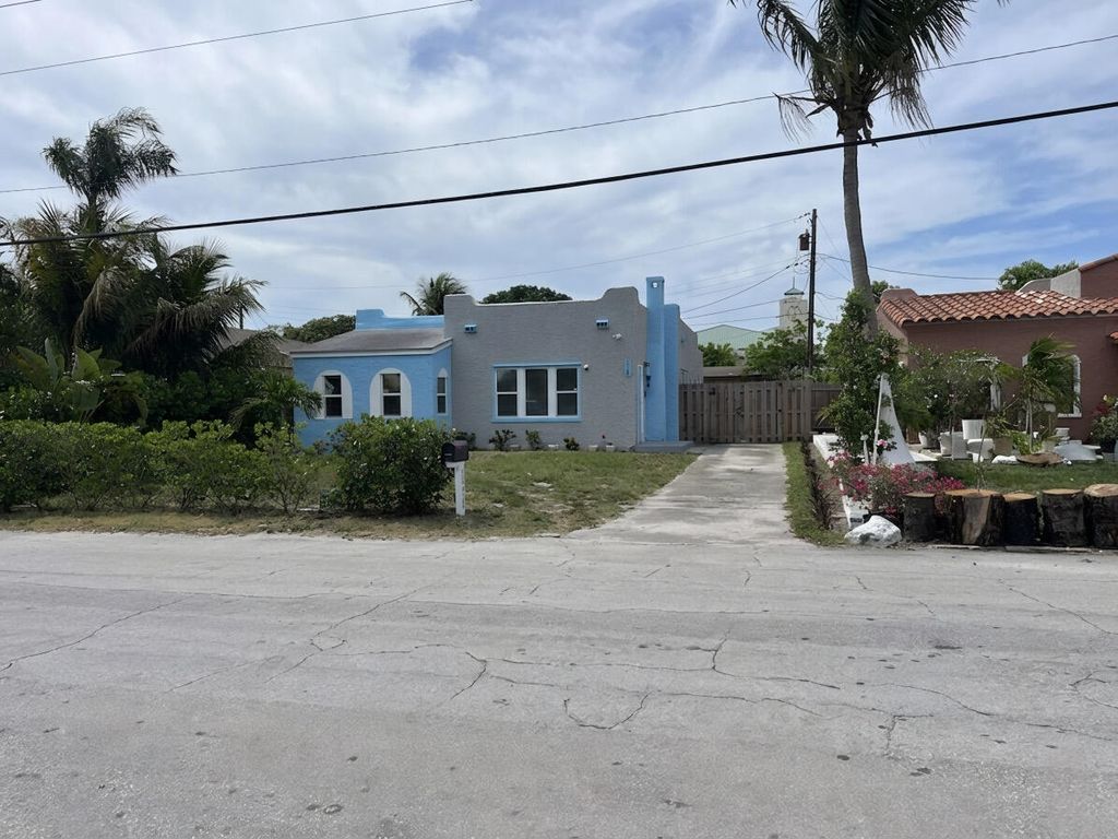 Photo of 120 NW 4th Avenue, Boynton Beach, FL 33435 (MLS # B26031691)