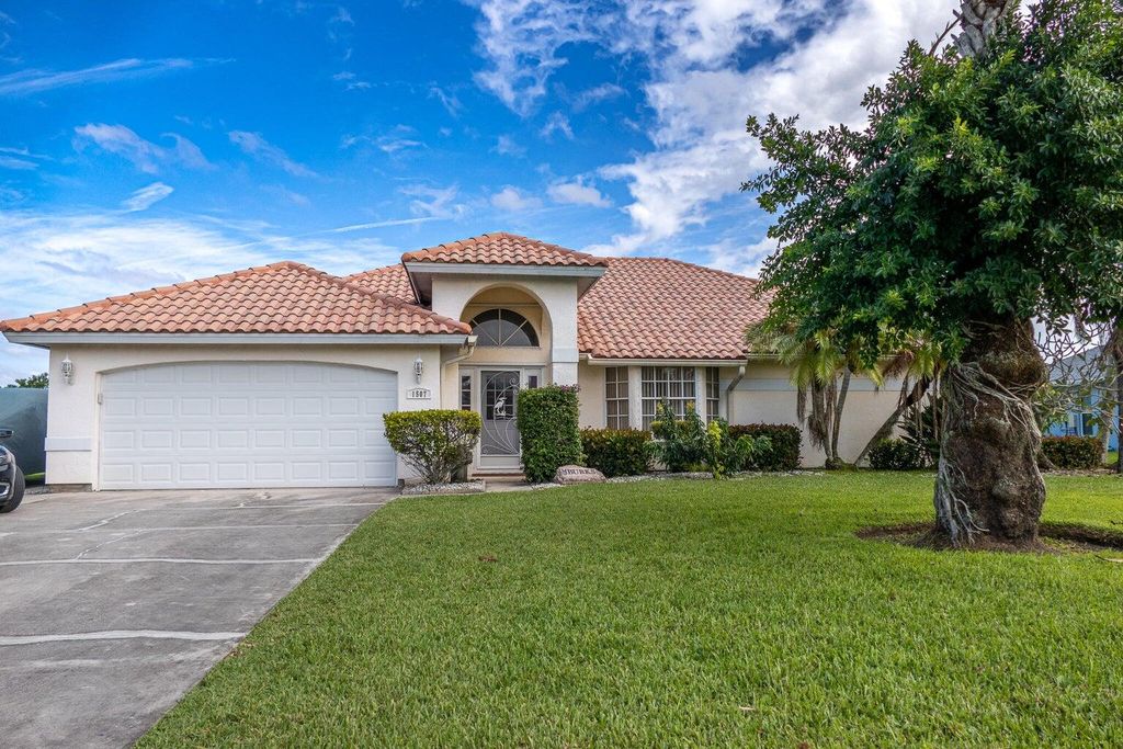 Photo of 1507 SE Westmoreland Boulevard, Port Saint Lucie, FL 34952 (MLS # R11163174)