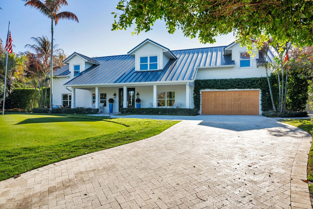 Photo of 8389 SE Woodcrest Place, Hobe Sound, FL 33455 (MLS # B26004954)