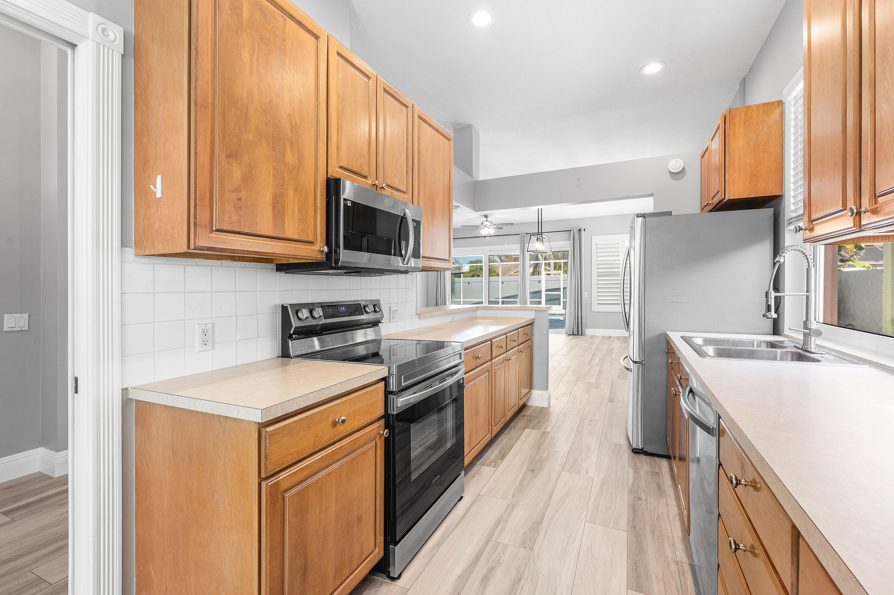 HAMPTONS AT MAPLEWOOD - Residential