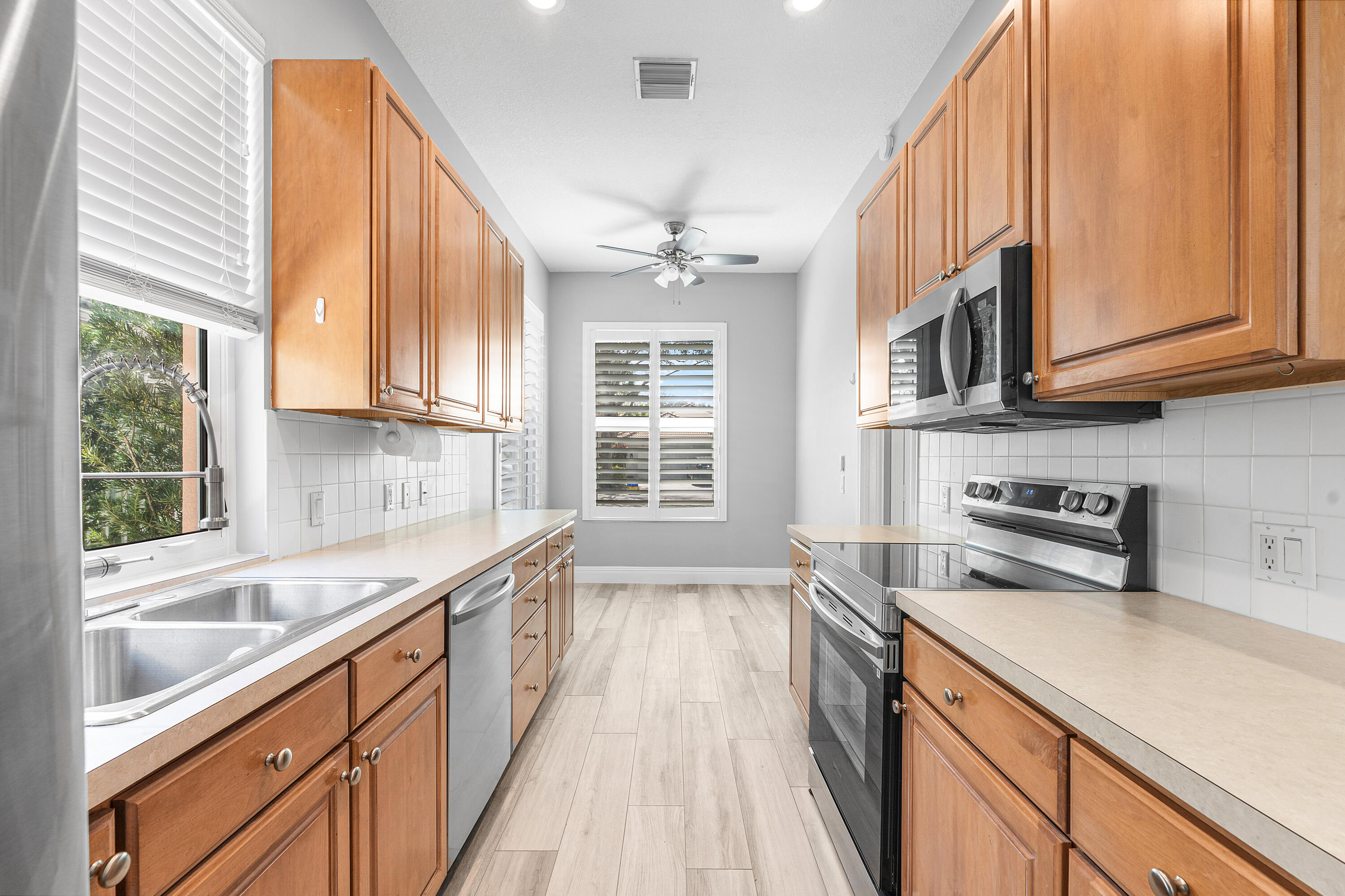 HAMPTONS AT MAPLEWOOD - Residential