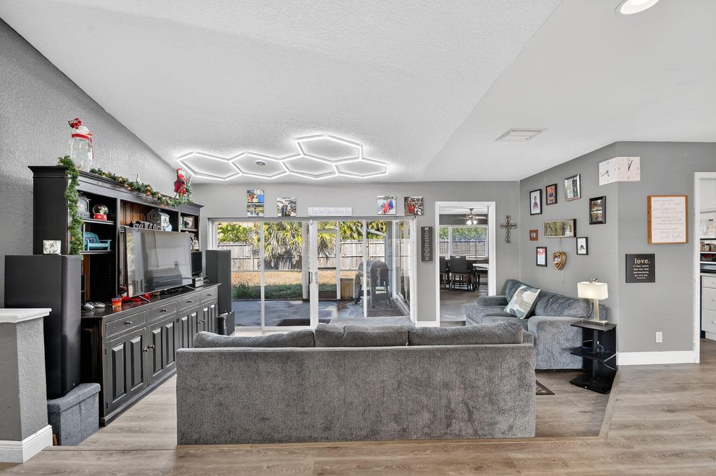 Photo of 1321 Wyndcliff Drive, Wellington, FL 33414 (MLS # R11162589)