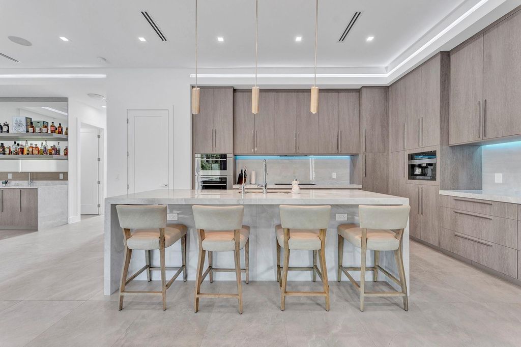 Photo of 723 S Lake Avenue, Delray Beach, FL 33483 (MLS # F10487942)