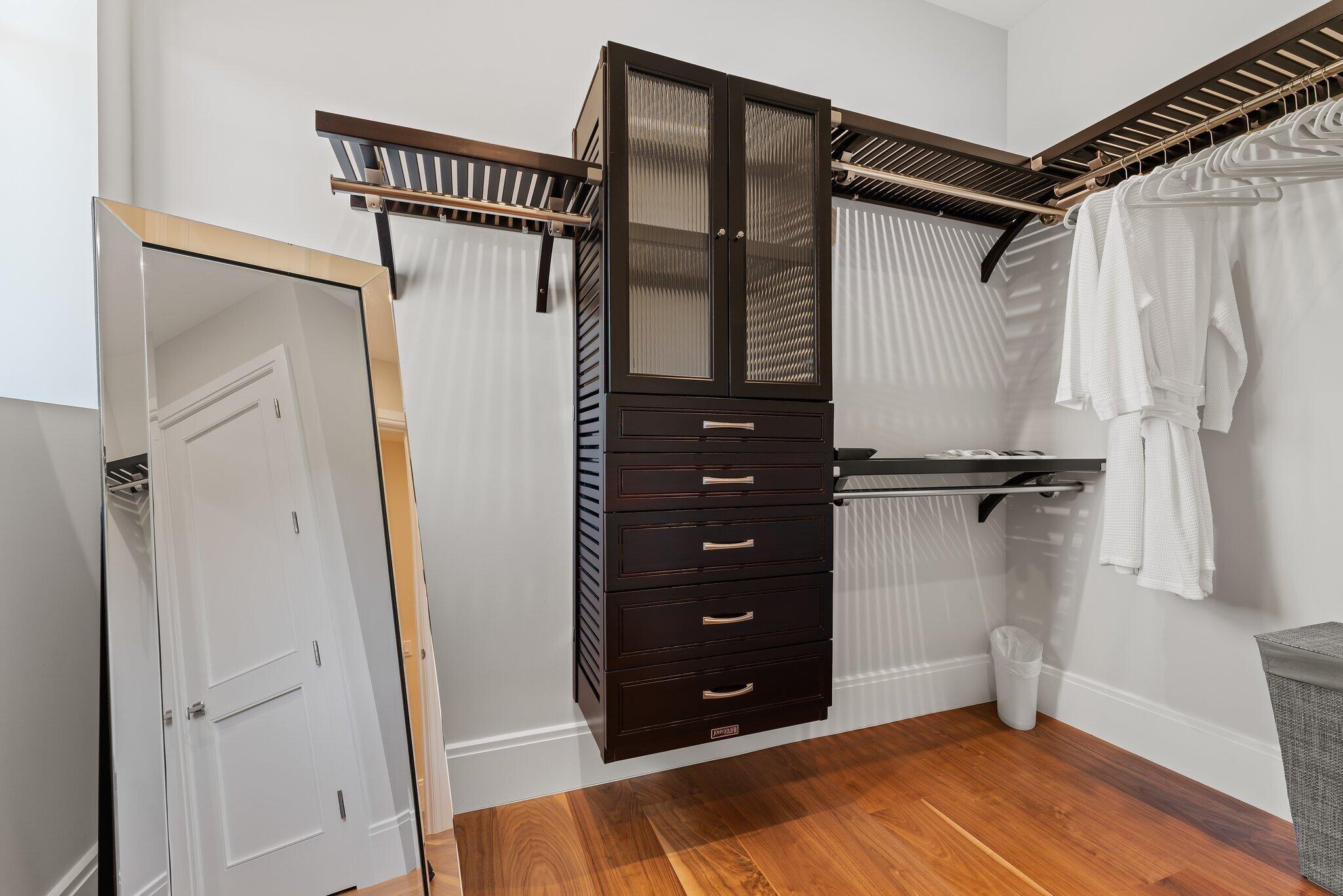 ADMIRALS COVE - Residential