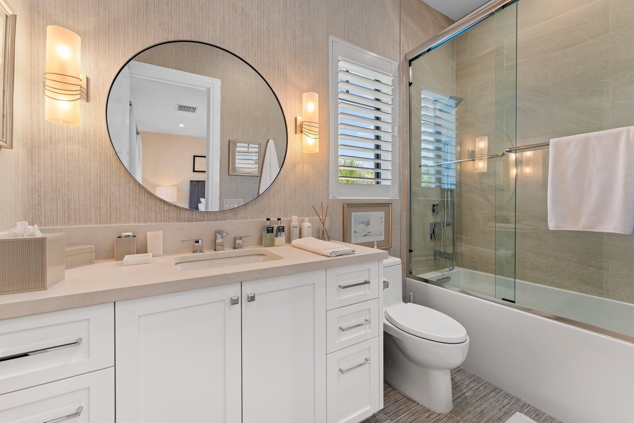 ADMIRALS COVE - Residential