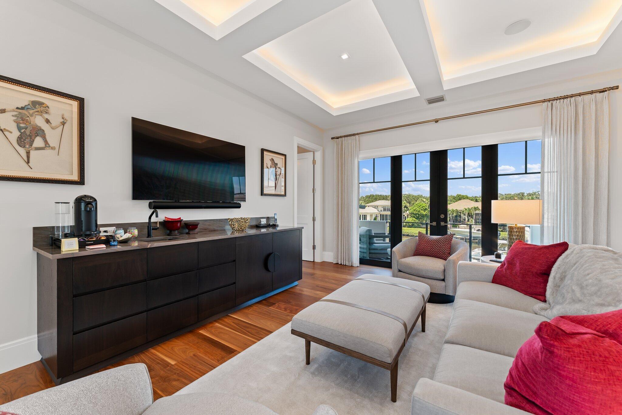 ADMIRALS COVE - Residential