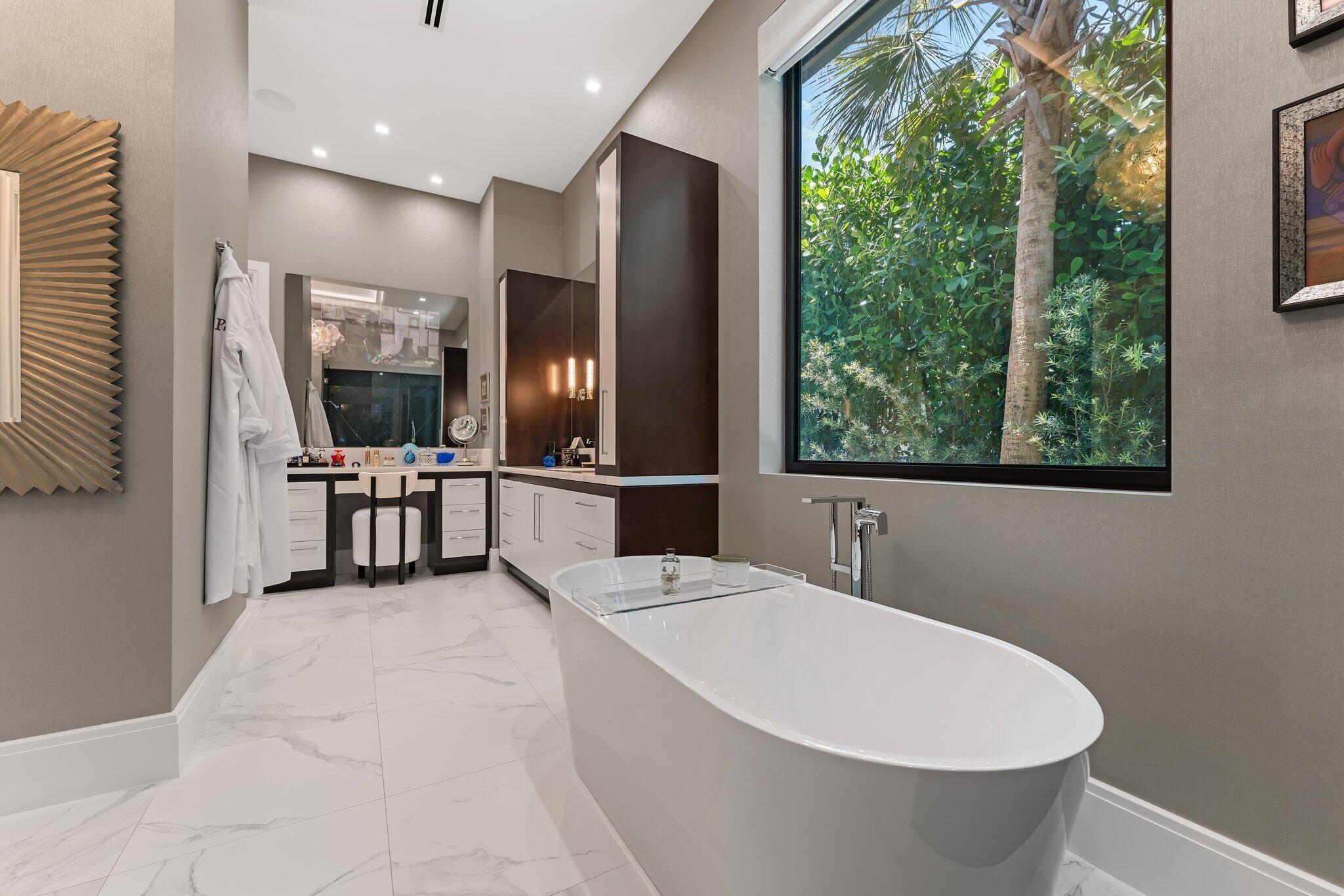 ADMIRALS COVE - Residential