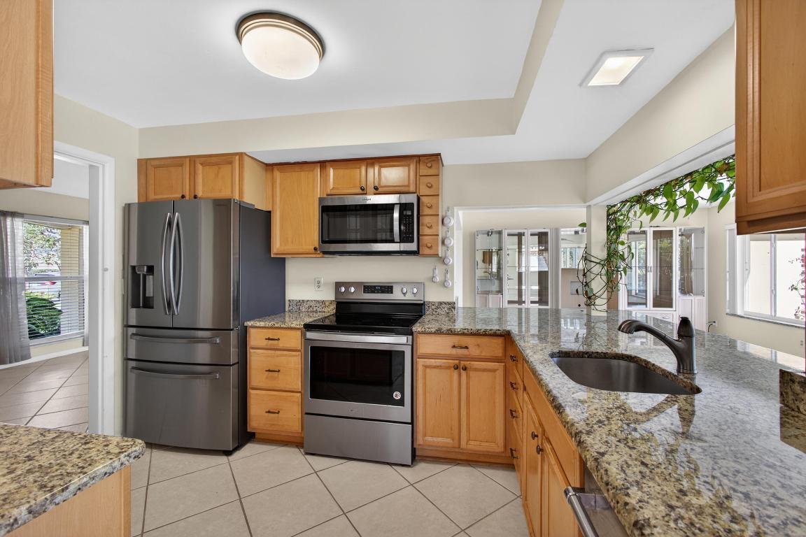 NORTH LAKE WORTH - Residential