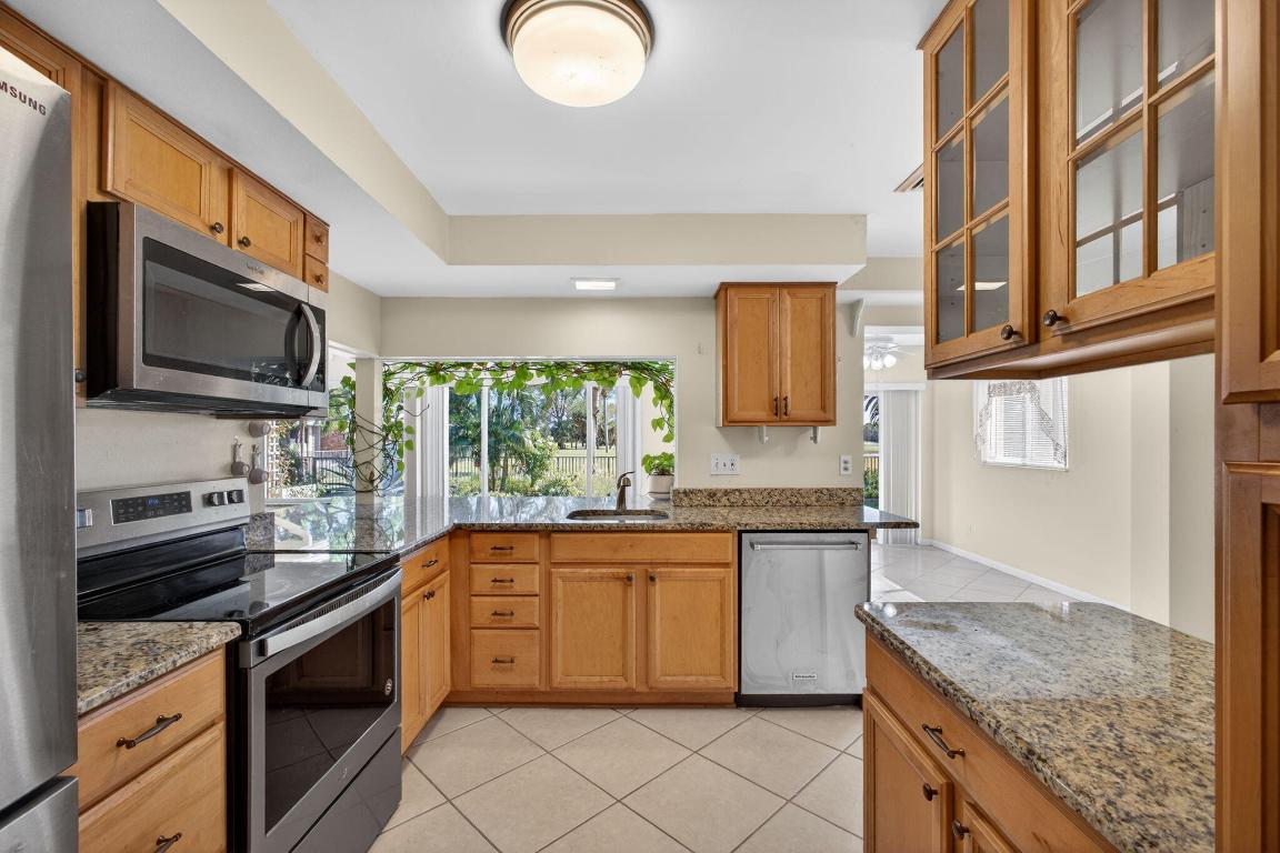 NORTH LAKE WORTH - Residential