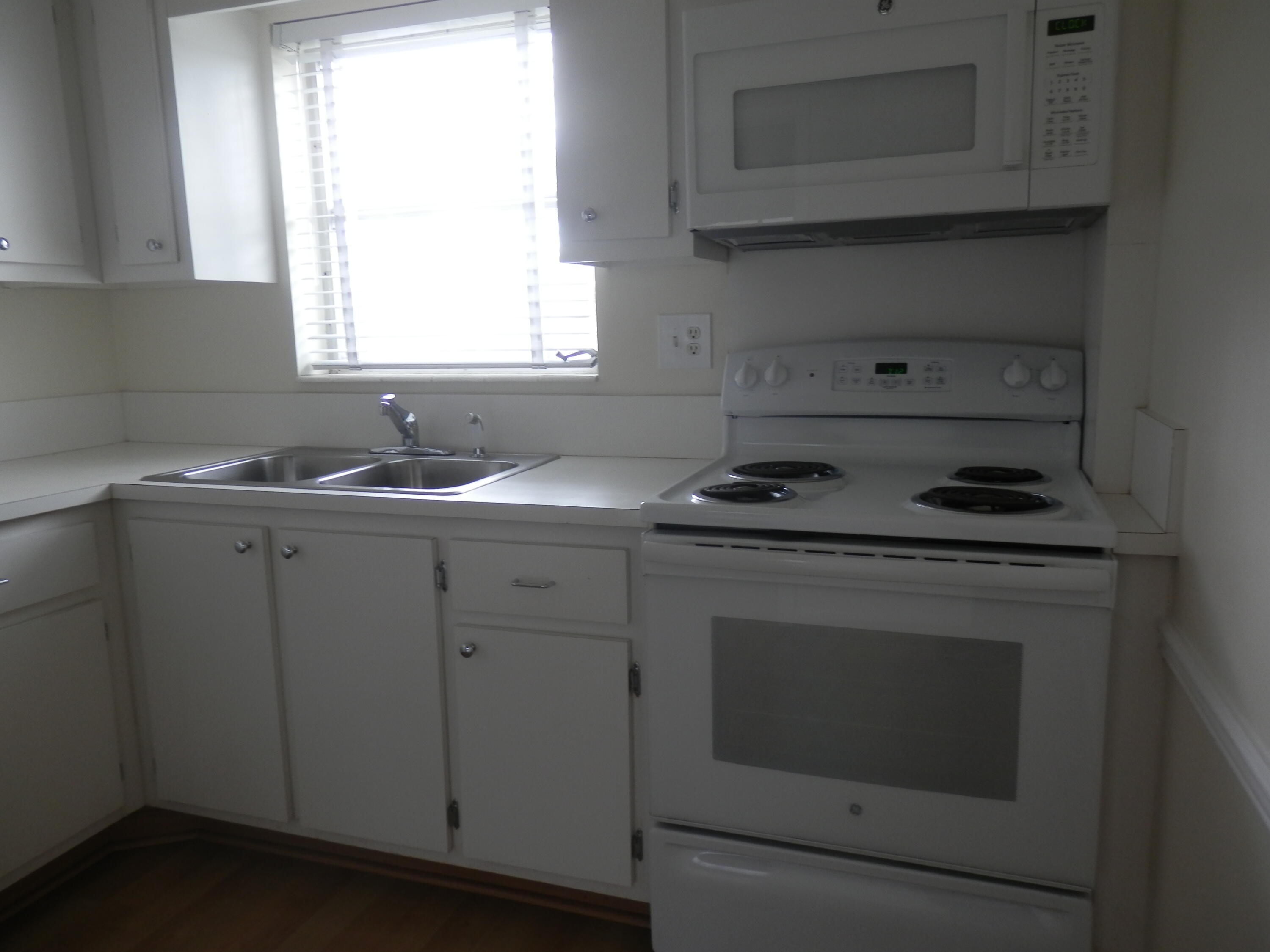 CRESTHAVEN VILLAS CONDO 24 - Residential