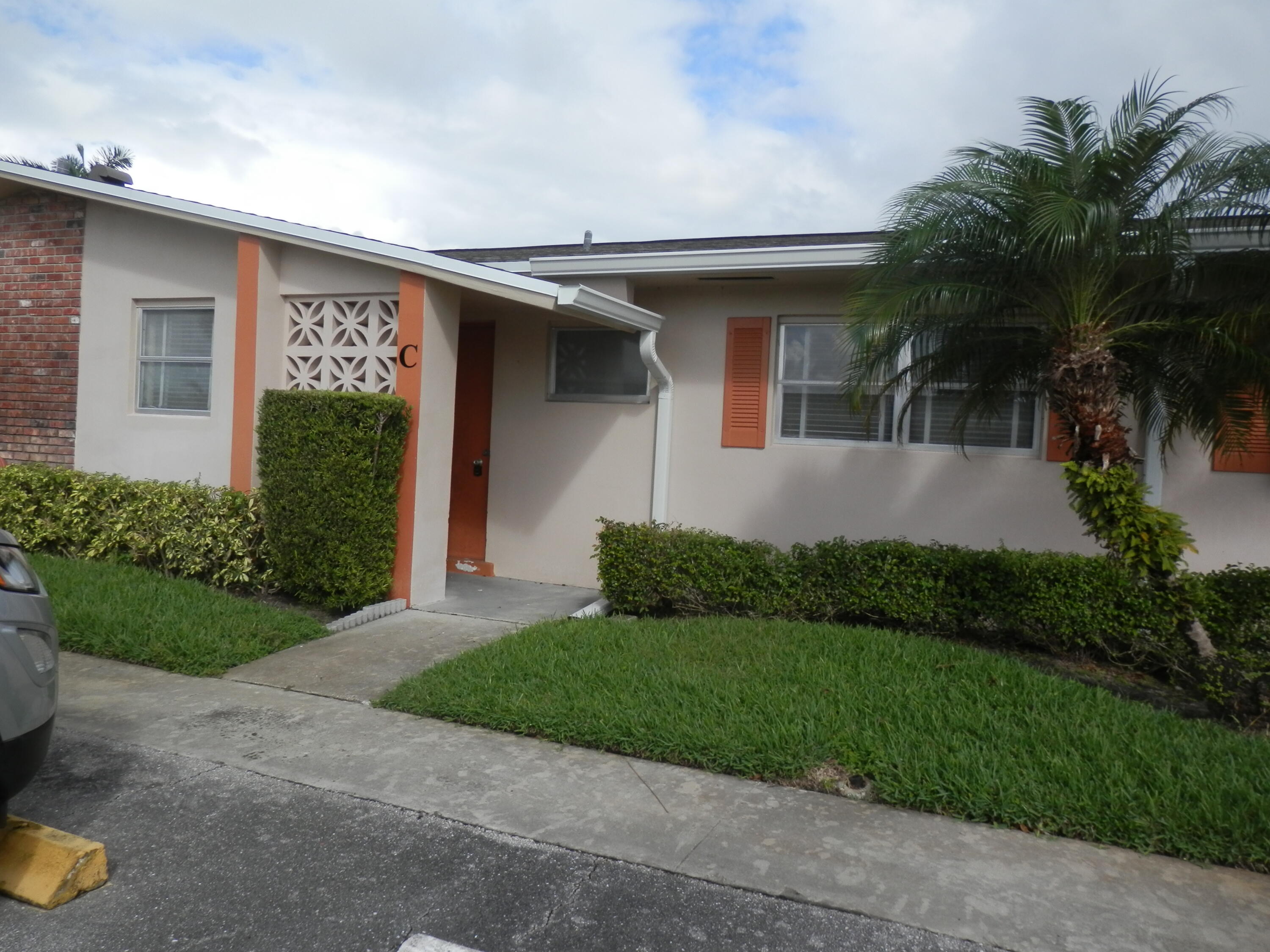 CRESTHAVEN VILLAS CONDO 24 - Residential