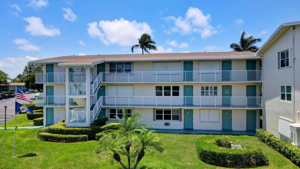 Photo of 210 Horizon Street E #103, Boynton Beach, FL 33435 (MLS # B26074539)
