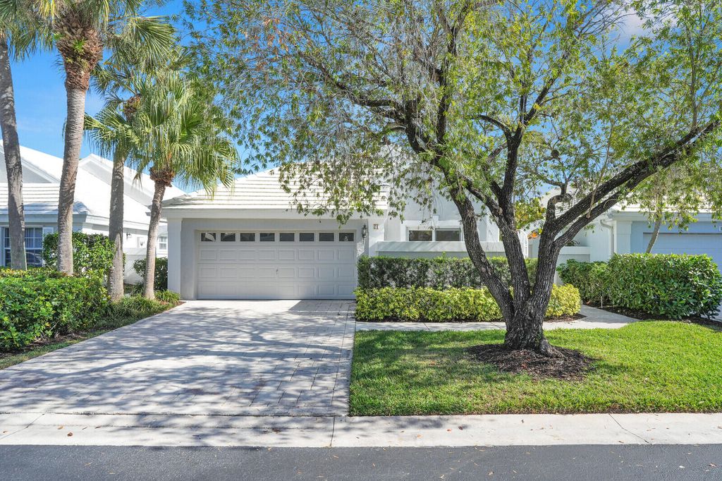 Photo of 21 Selby Lane, Palm Beach Gardens, FL 33418 (MLS # R11154866)