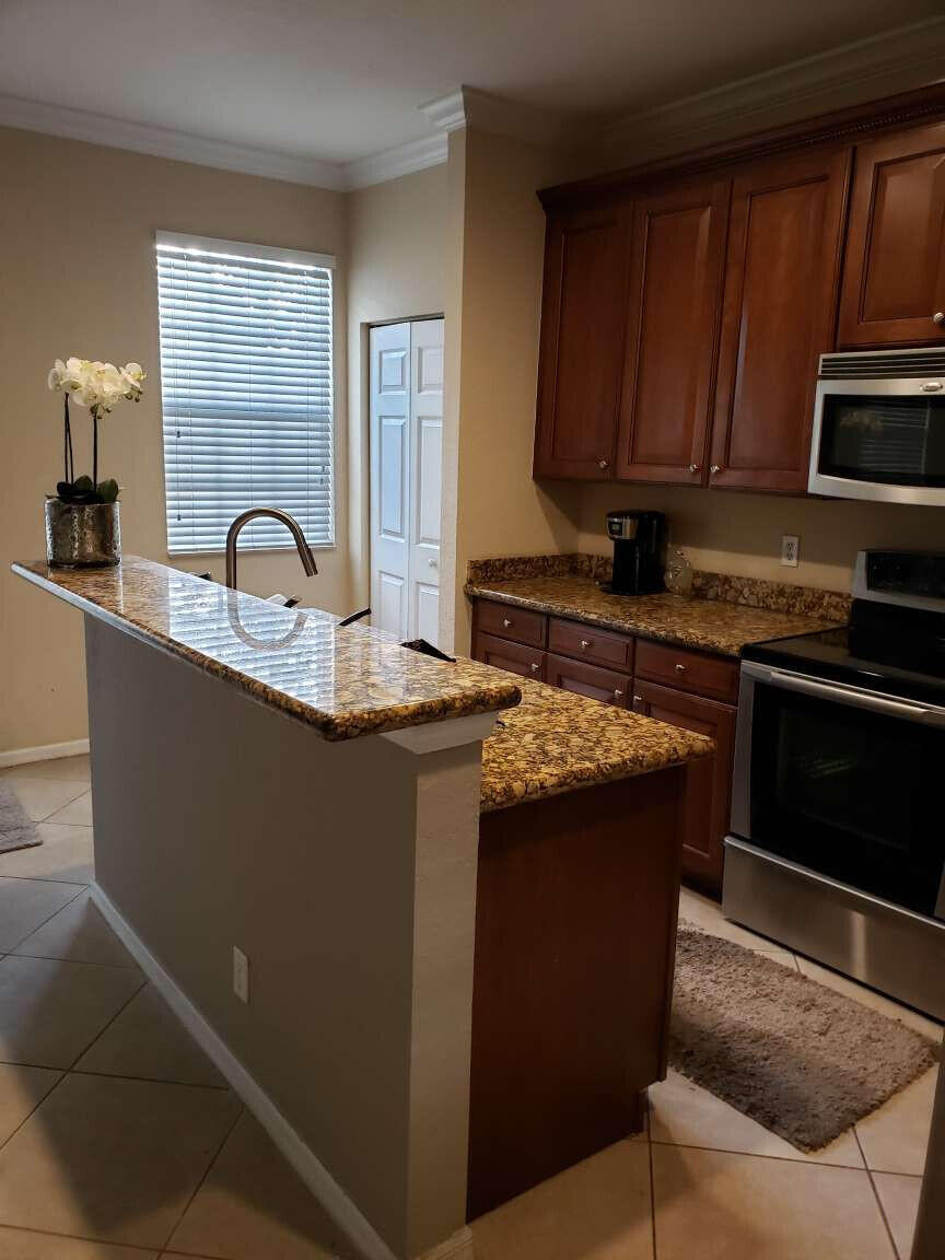 356 W Thatch Palm Circle 106