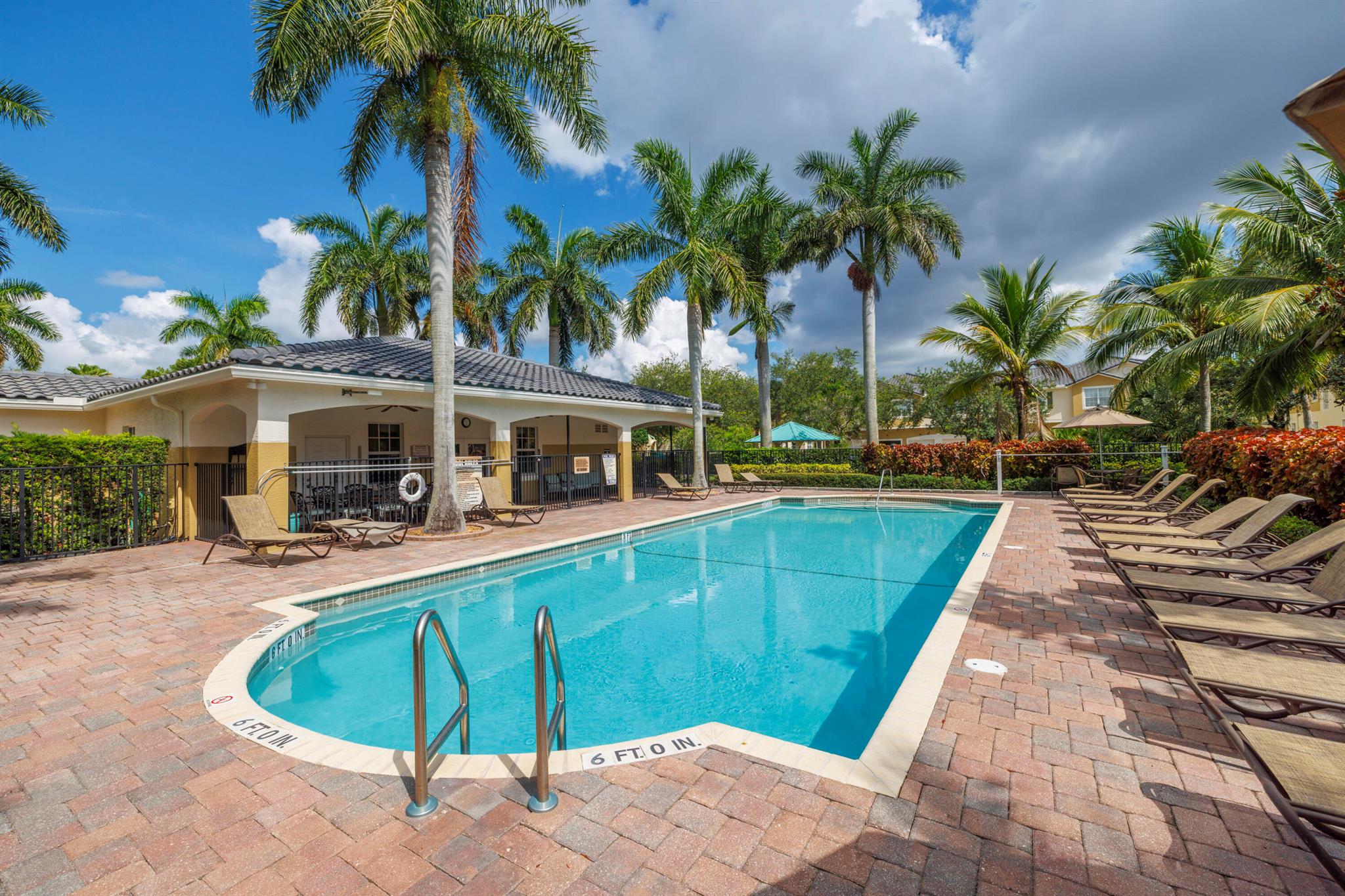 LEXINGTON LAKES - Residential
