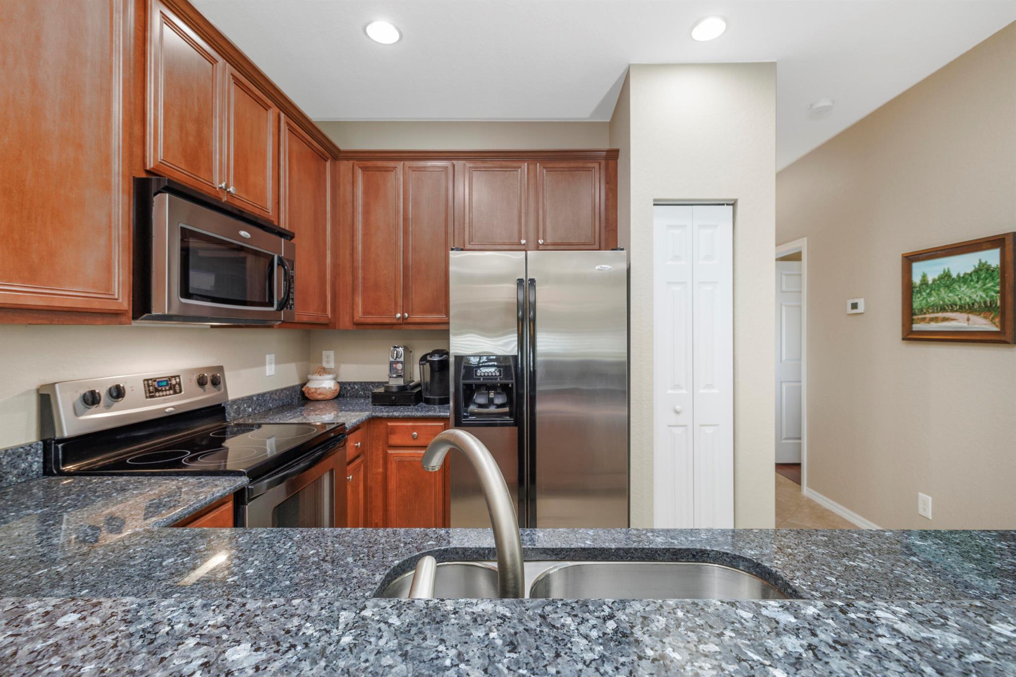 LEXINGTON LAKES - Residential