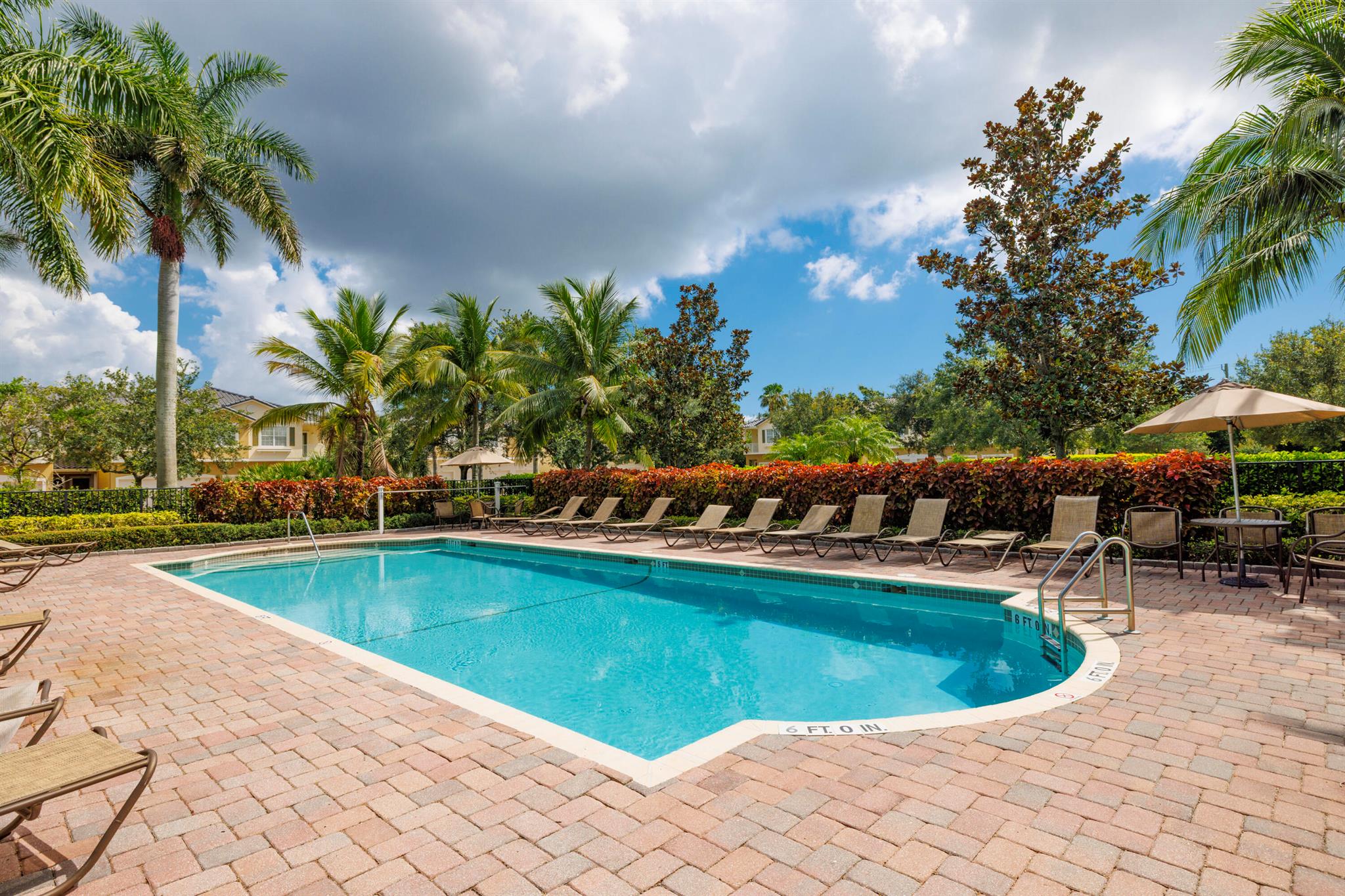 LEXINGTON LAKES - Residential