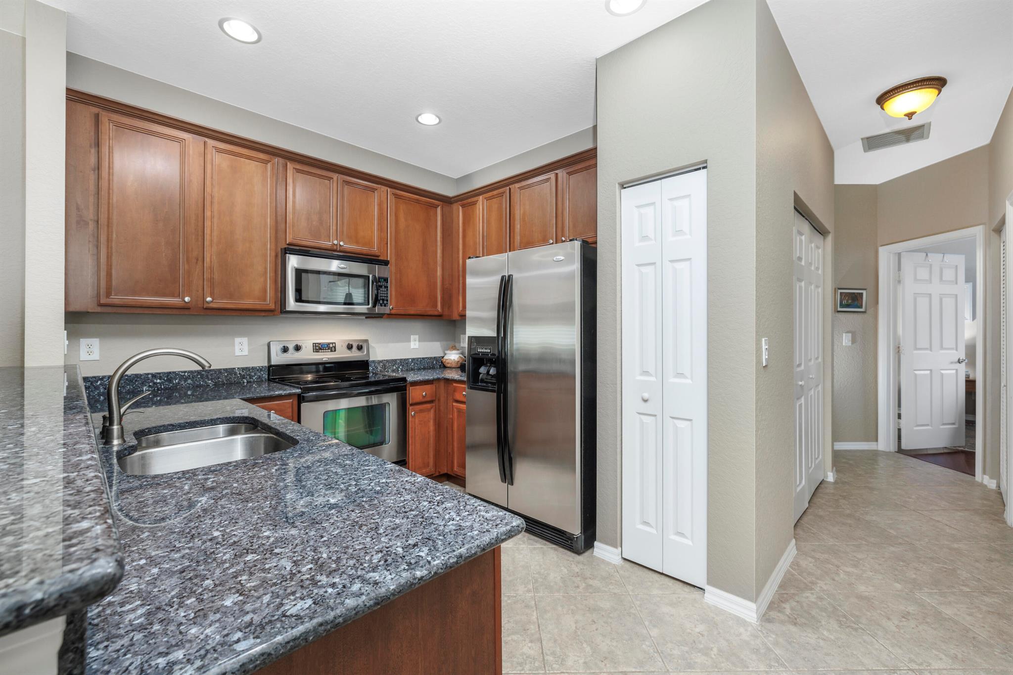 LEXINGTON LAKES - Residential
