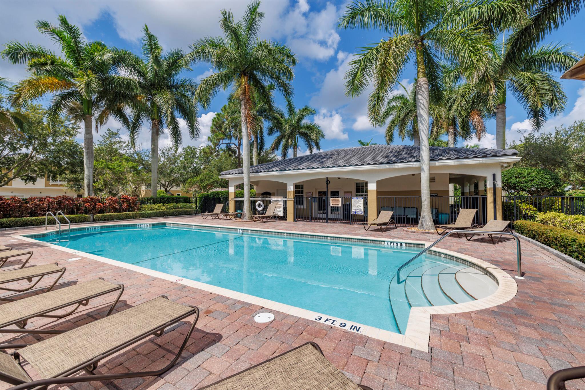 LEXINGTON LAKES - Residential