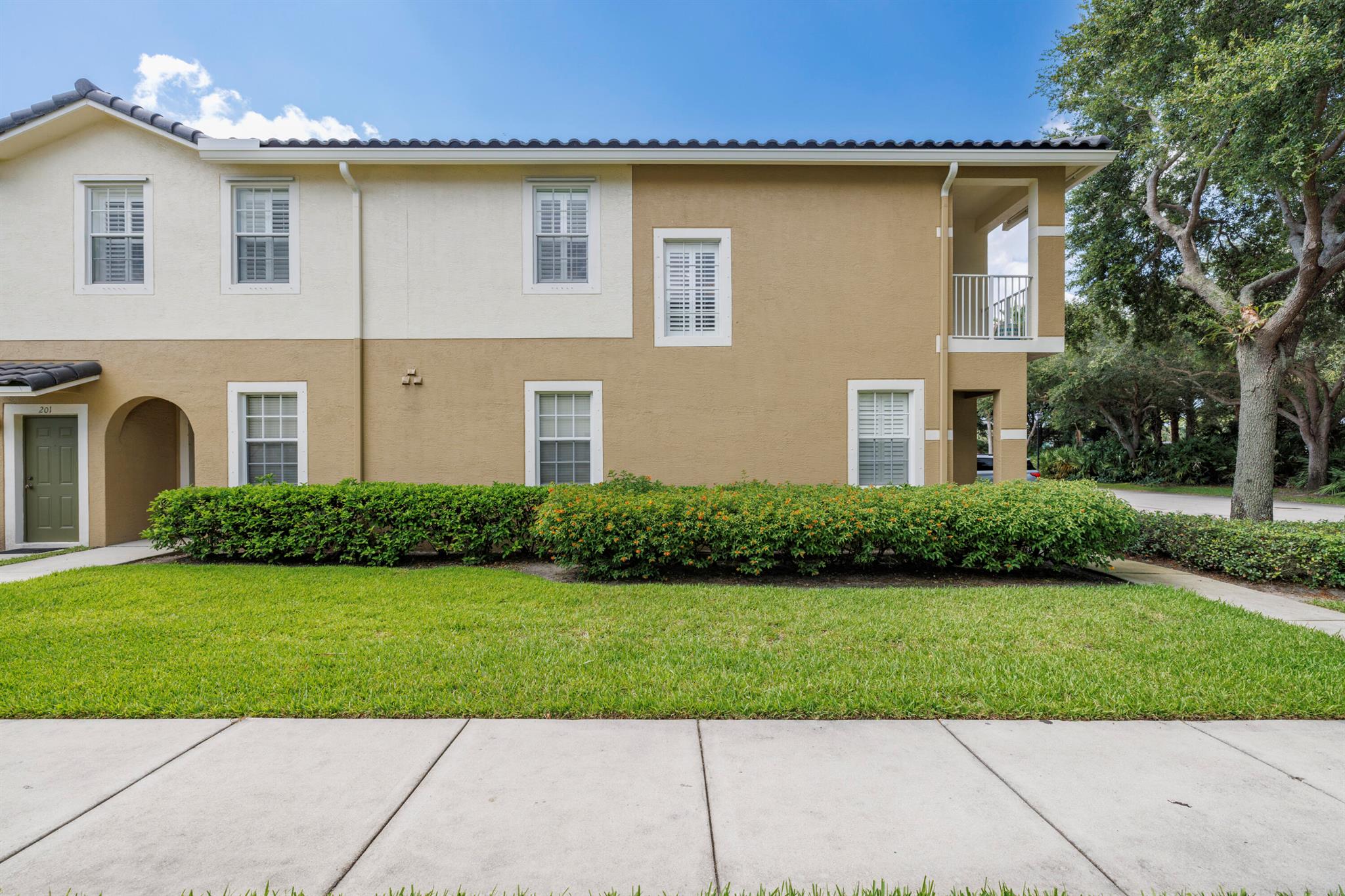 LEXINGTON LAKES - Residential
