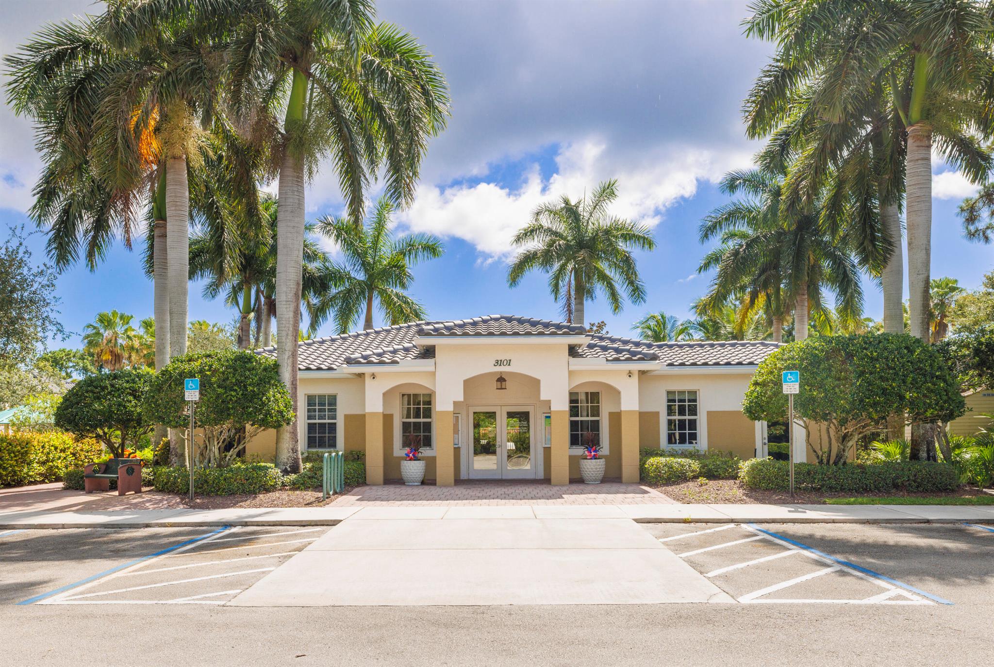 LEXINGTON LAKES - Residential