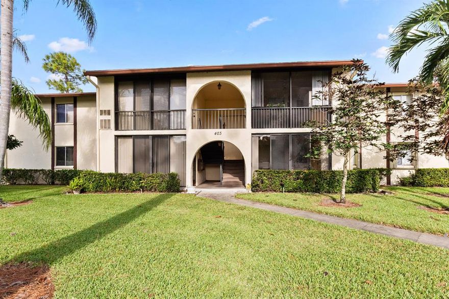 Beautiful 2 bedroom condo in good condition. Lovely front screened porch. Great location on first floor, easy in and out. All room sizes are approximate.  Community is nicely run with beautiful amenities.