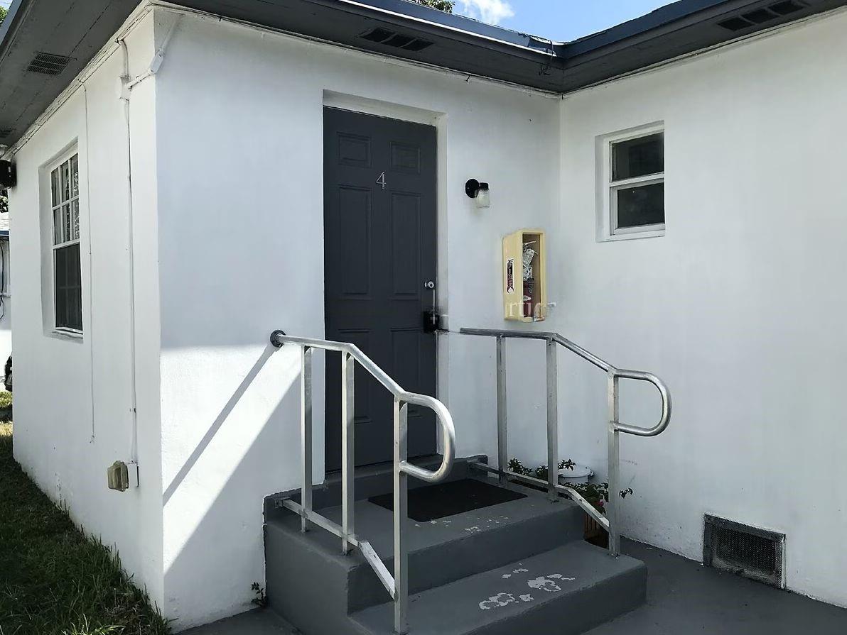Studio Apartment completely remodeled w/ assigned parking space. Cozy and charming apartment complex with coin washer and dryer. Great location 2 blocks West of Biscayne Blvd and close to the beach, shops, groceries and restaurants. Application fee $ 50 non refundable. Only $ 1195 Security Deposit and first month. Fast & Easy Approval.