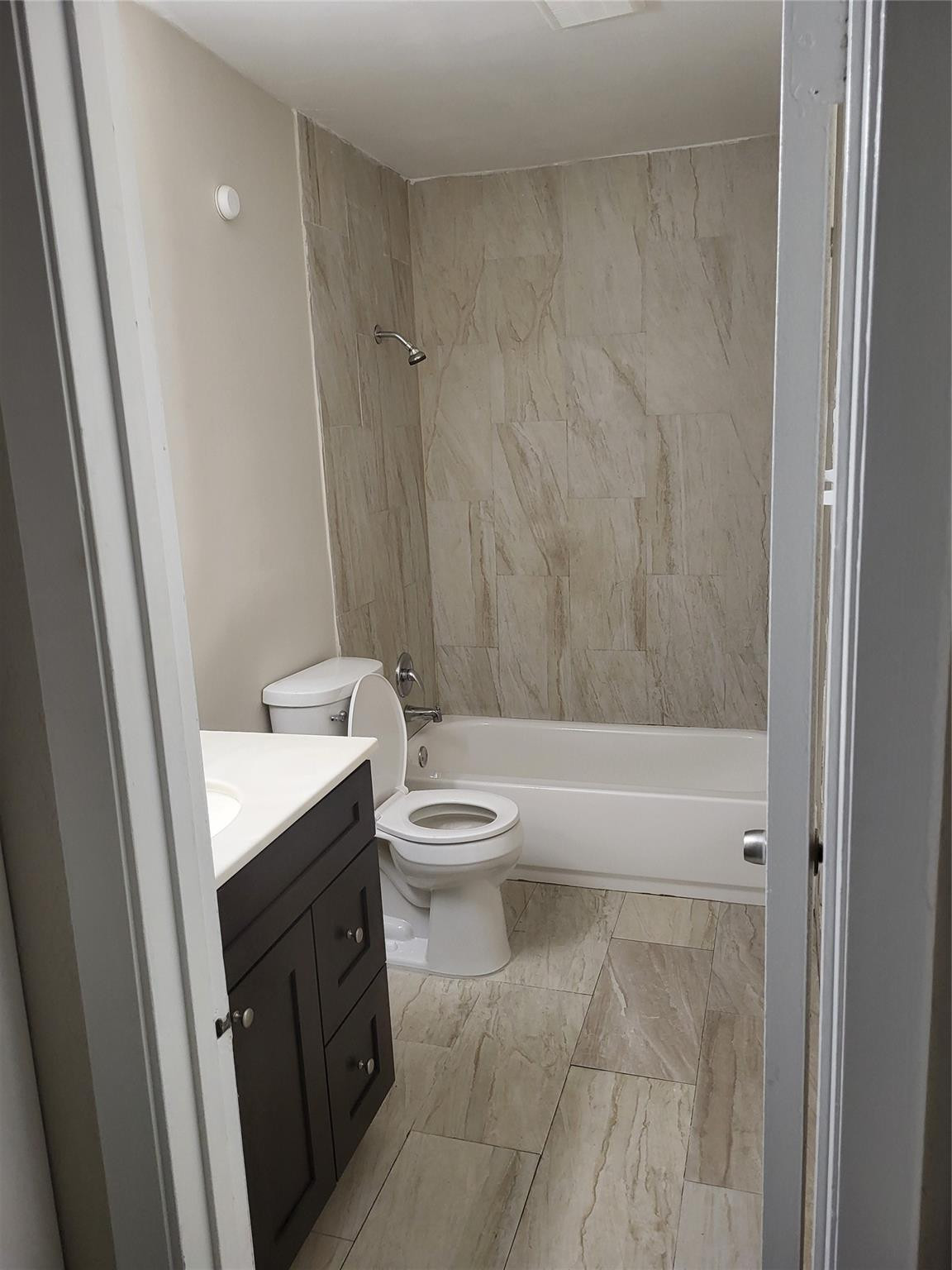 LAUDERDALE NORTH PARK SECTION 6 - Residential Lease